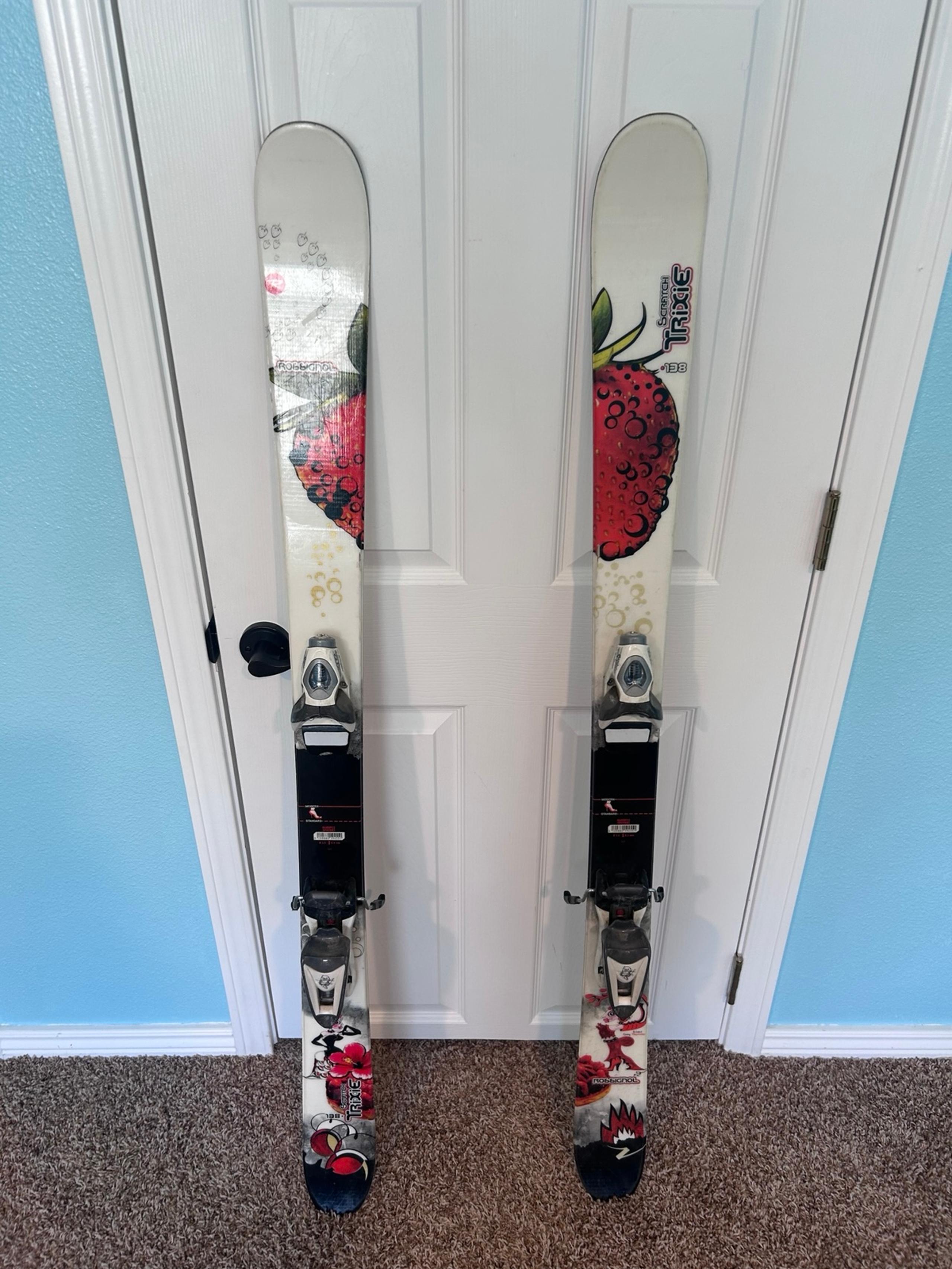 Girl’s Rossignol skis size 138