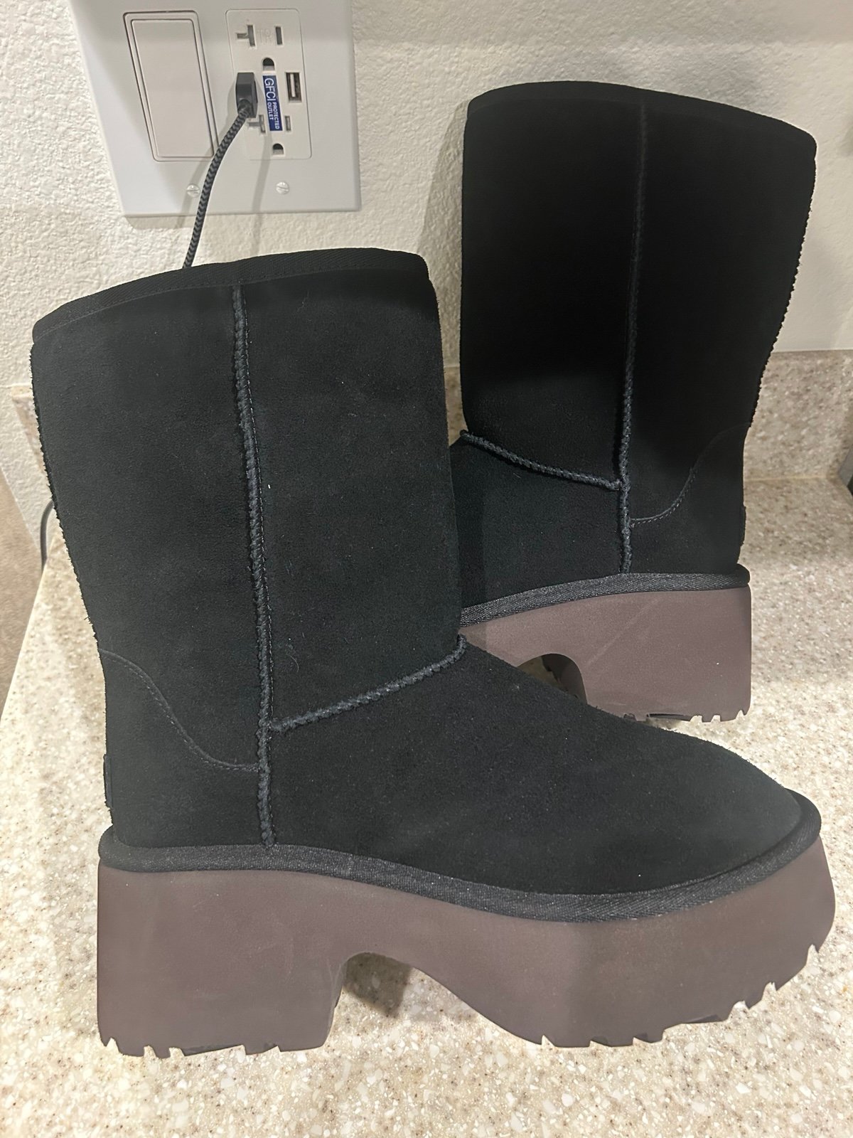 UGG Classic Short New Heights Platform boots black suede size 10 NEW