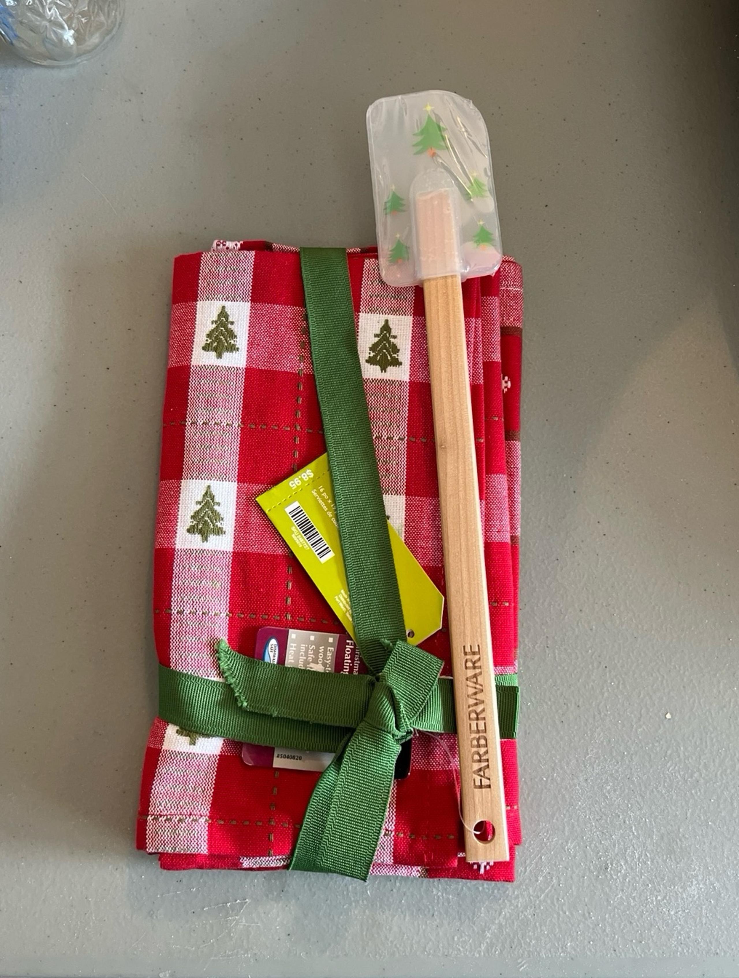 Christmas Holiday Pier One / Farberware Bundle (2 Items).