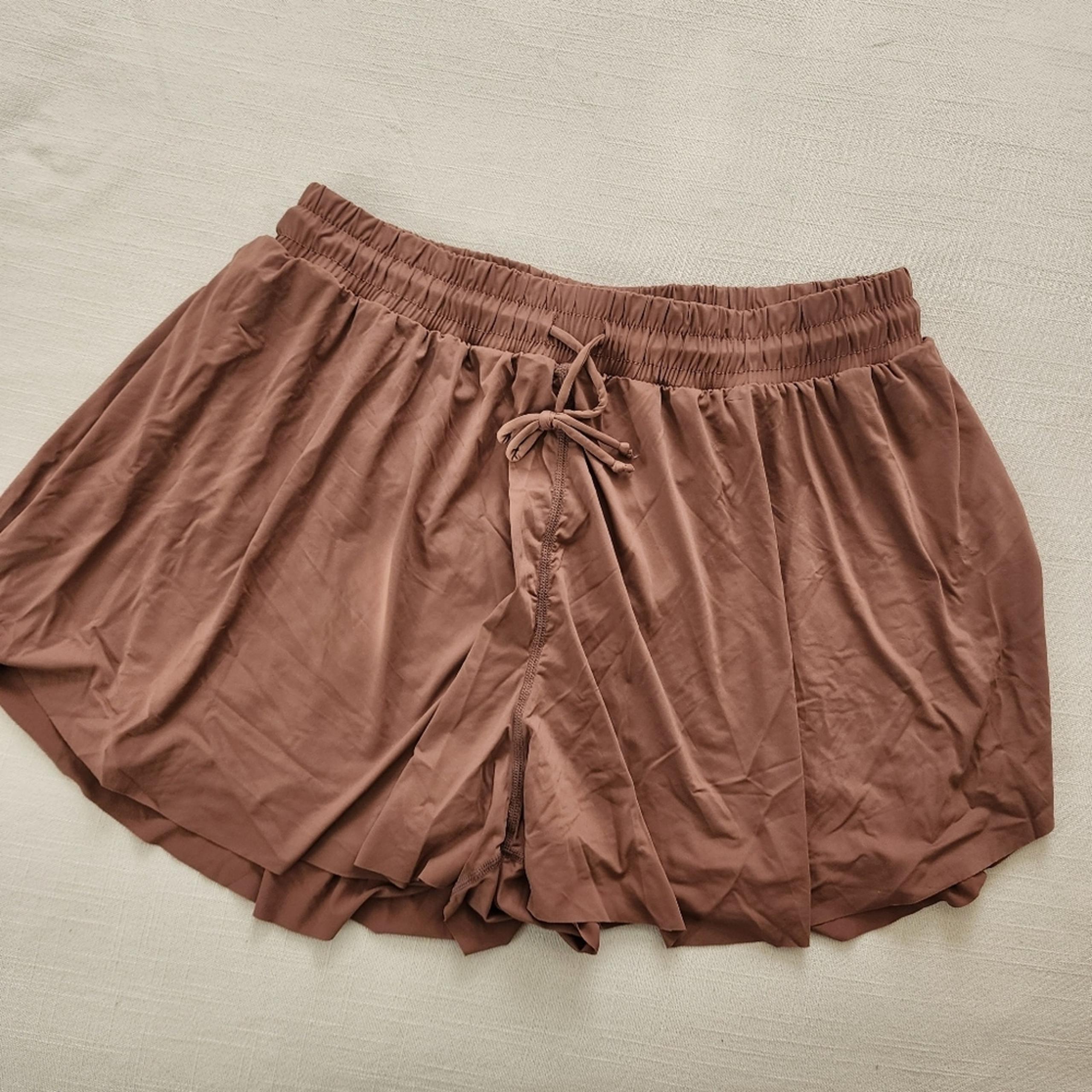 Pink Lily brown flowy shorts large