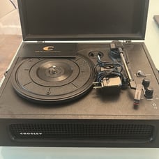 Vinyl record player