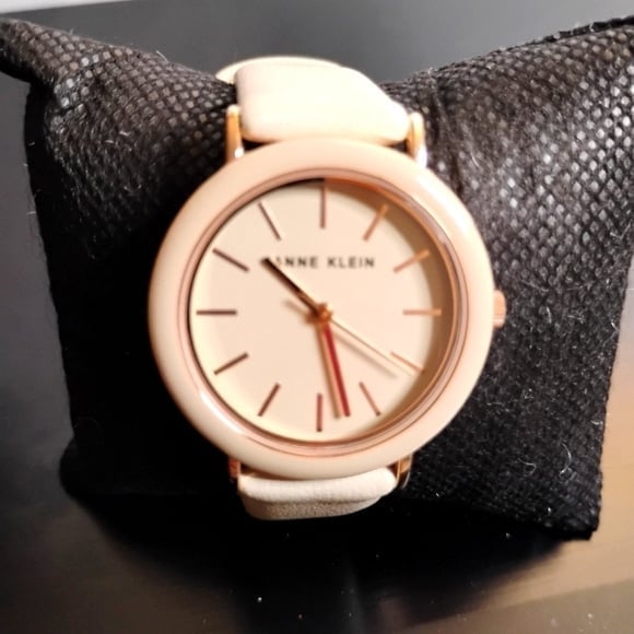 Vintage Anne Klein Womens Quartz Watch Beige with Rose Gold Accents Model Y121F
