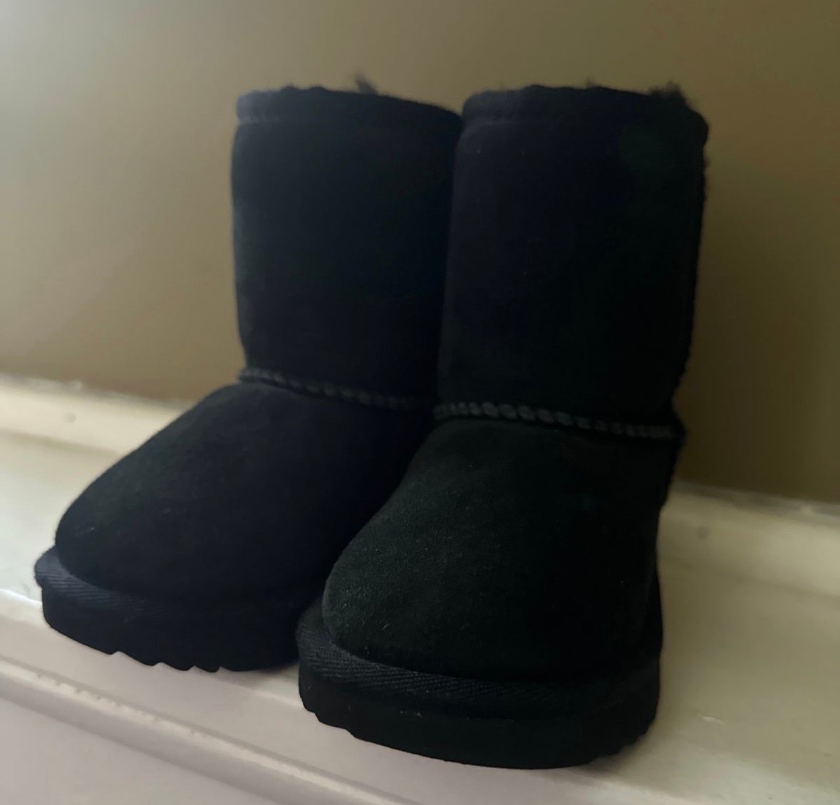 Uggs size 6c