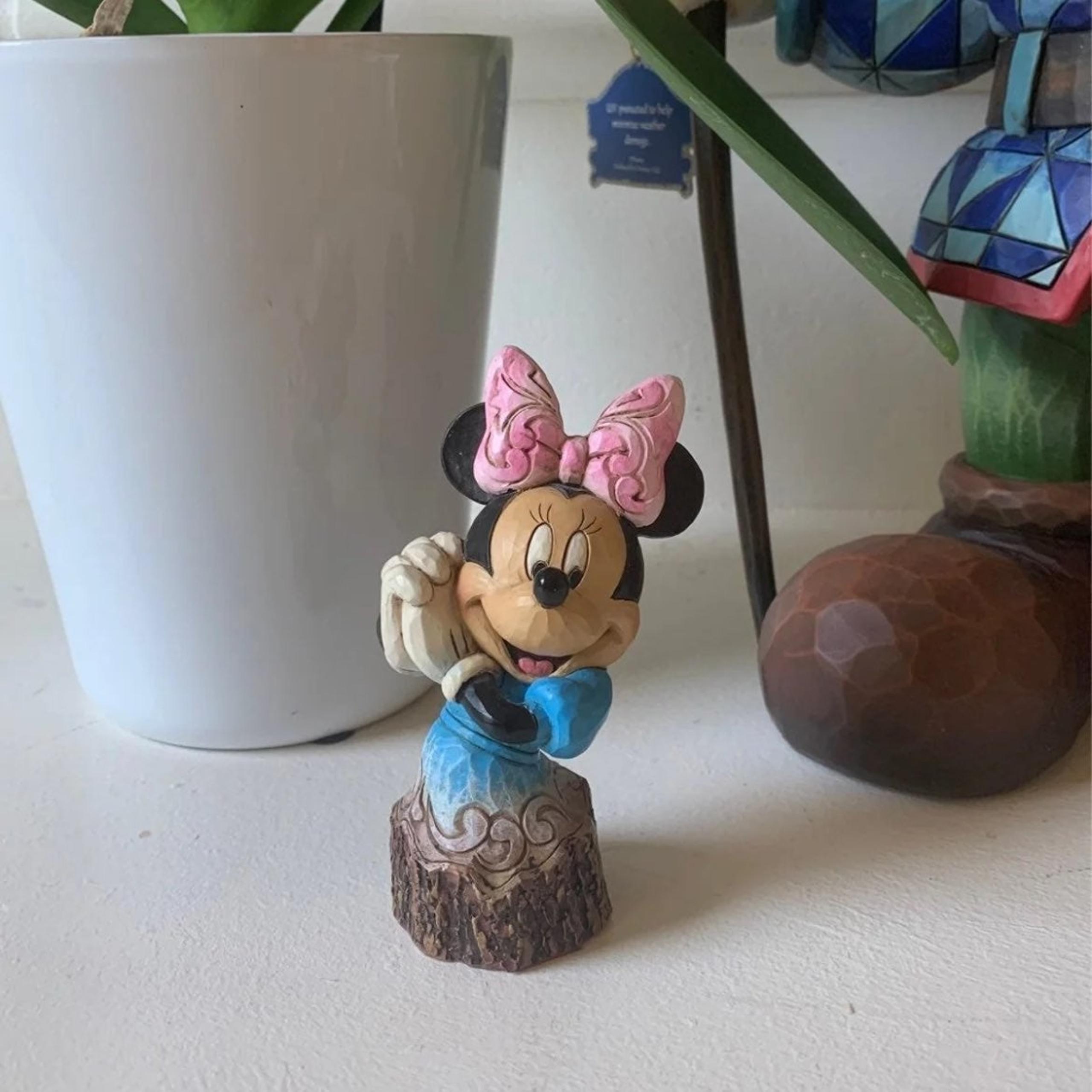 Jim Shore "carved by heart" minnie mouse figure