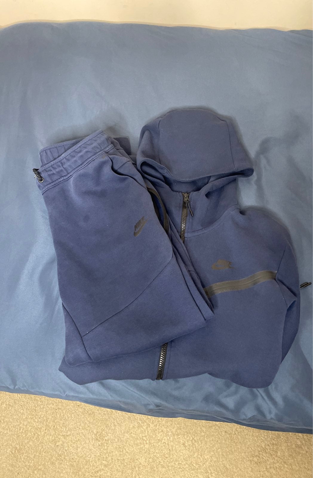 Nike tech fleece sweatsuit