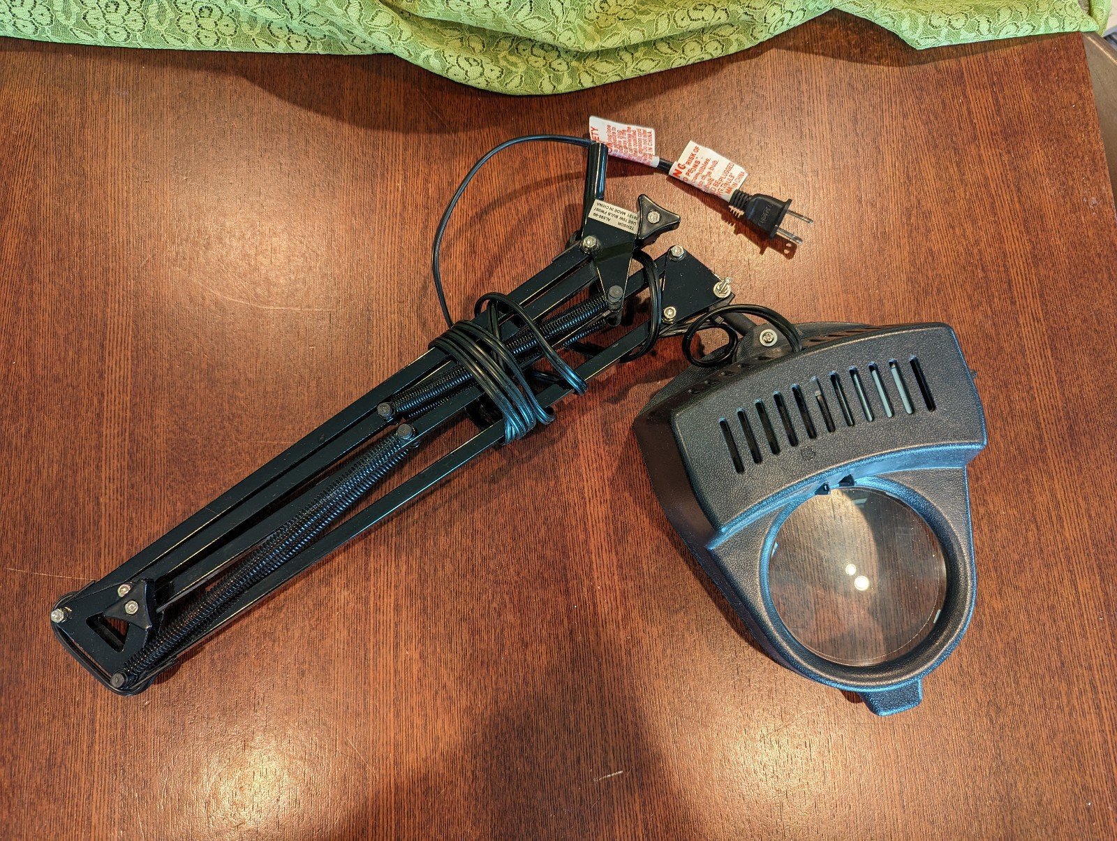 Tensor Magnifying Light AL598-99 15W-75W