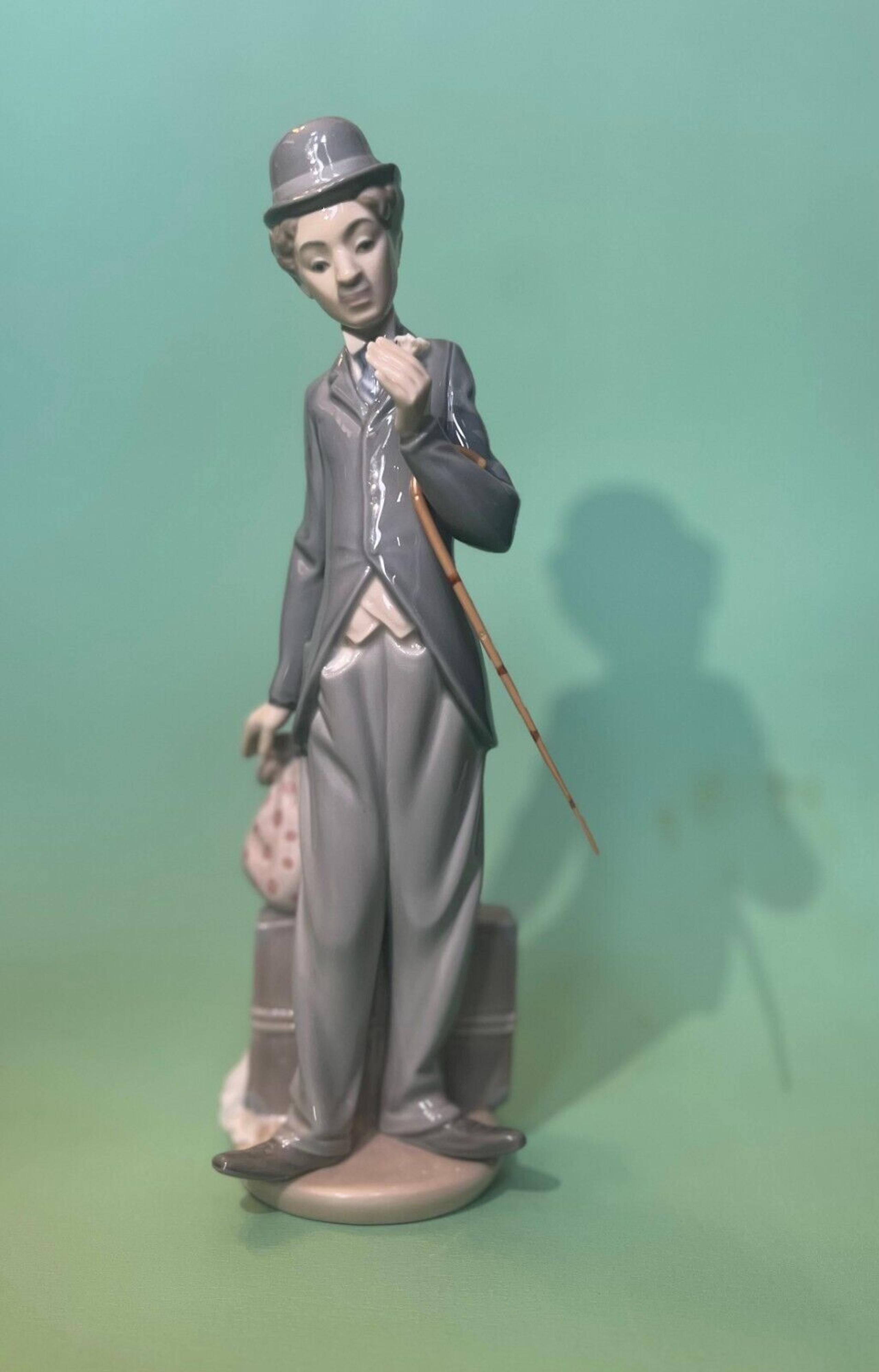 Lladro Charlie Chaplin Porcelain Figurine #5233 Charlie The Tramp w Cane, No Box