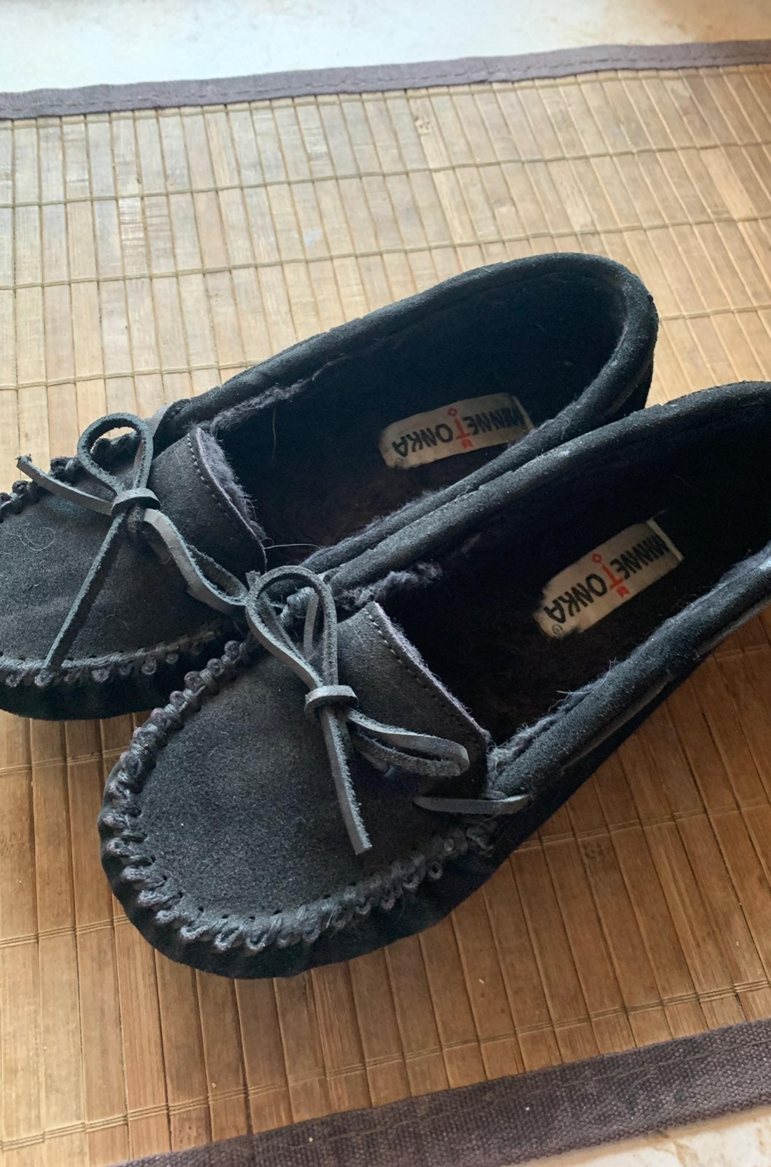 Minnetonka Black Leather Moccasins 7