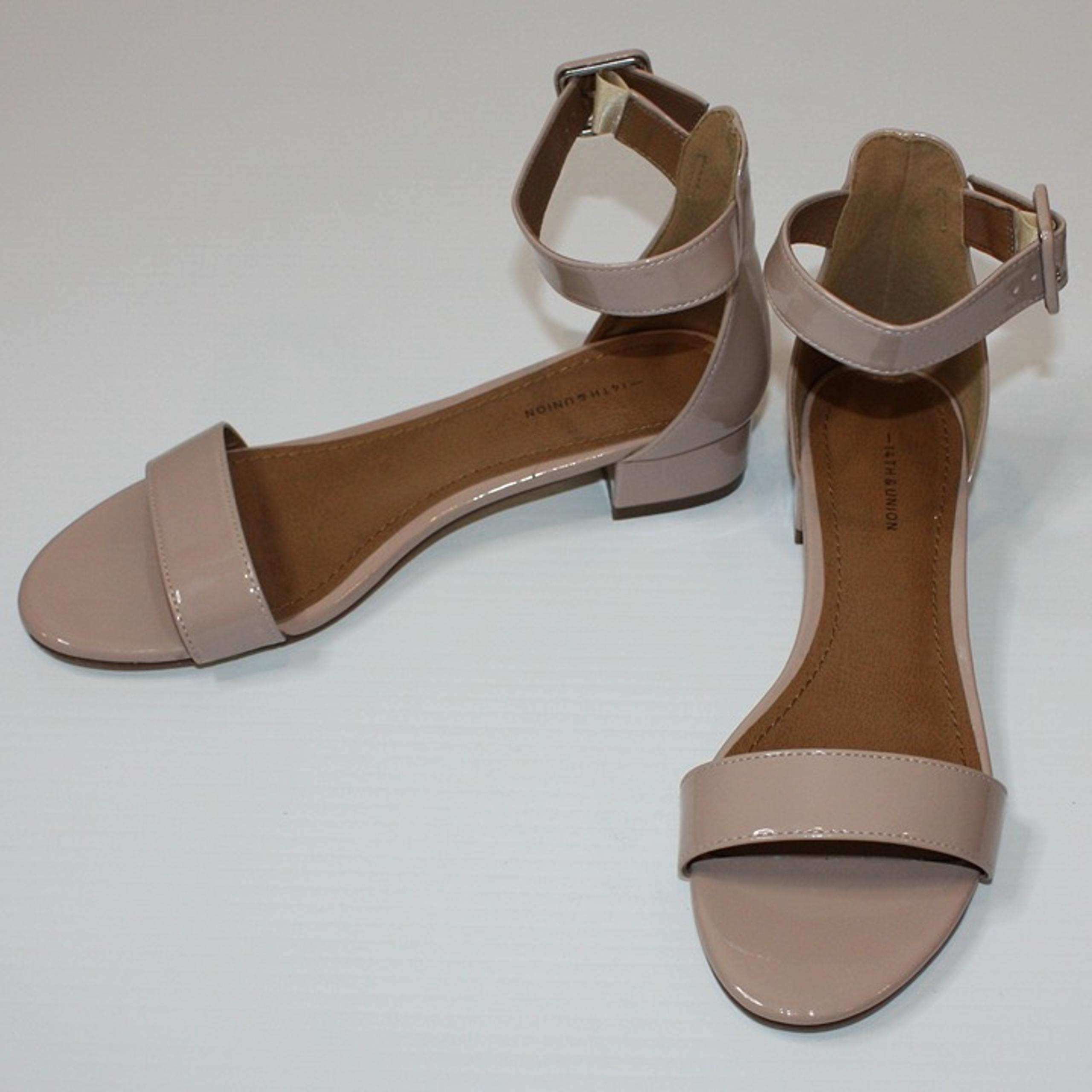 14th & Union Justine Nude Faux Patent Ankle Strap Sandals Shoes size US 5.5M