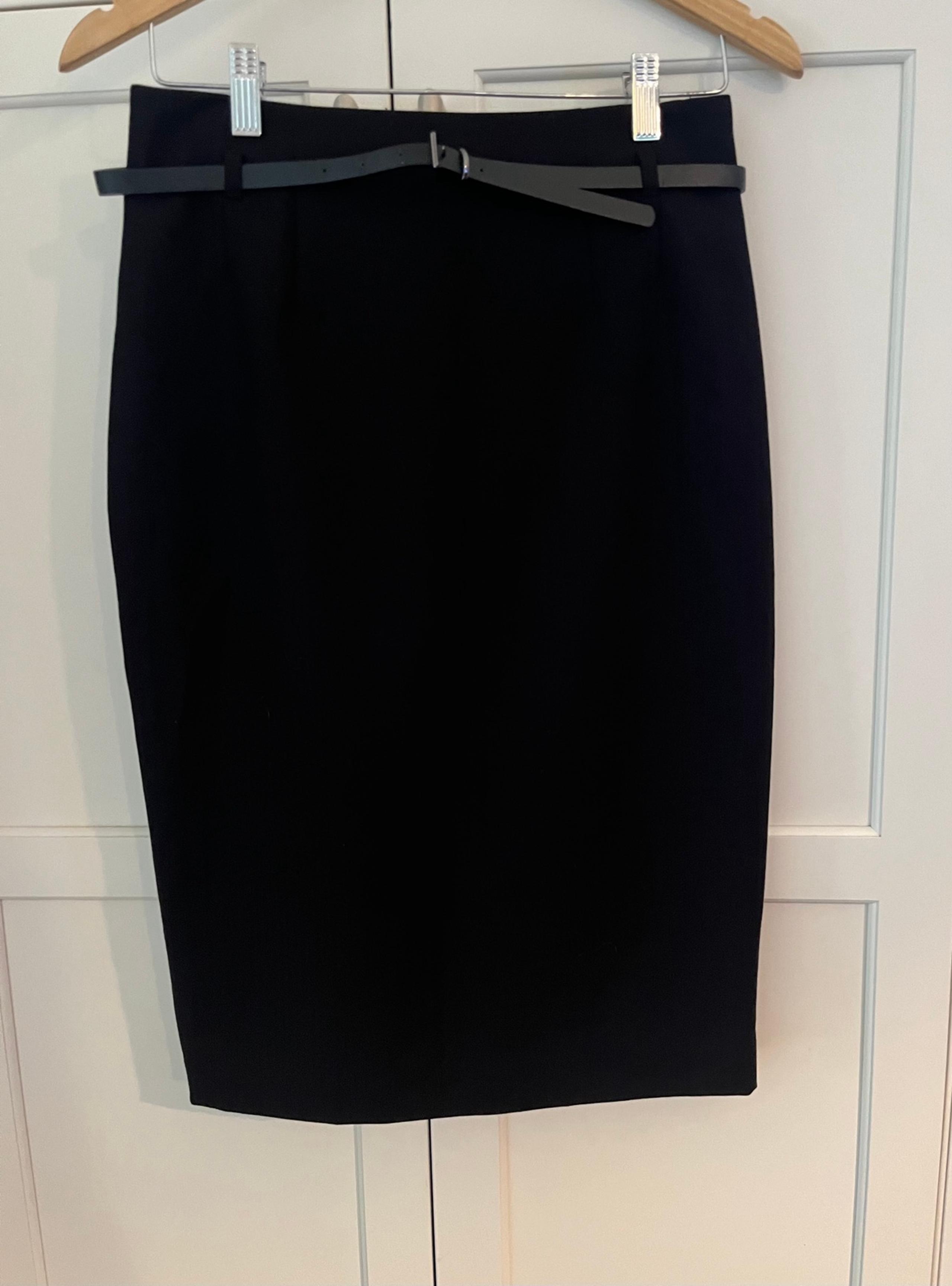 AMANDA & CHELSEA Women's Black pencil skirt with belt SIZE 4 back slit