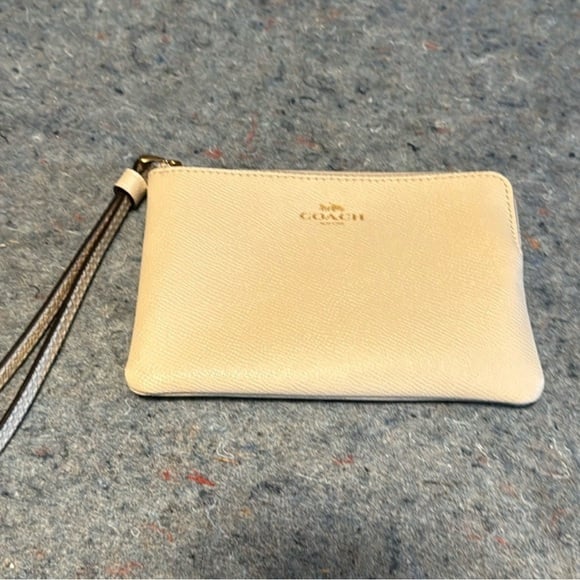 Coach Wristlet in Color Chalk EUC