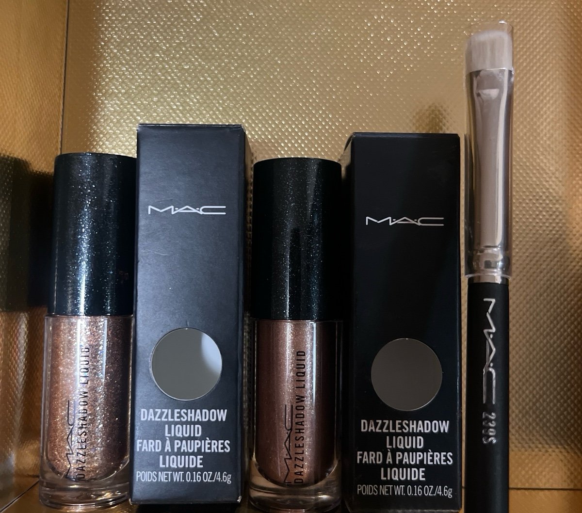 MAC dazzle shadow with 239s shadow Brush