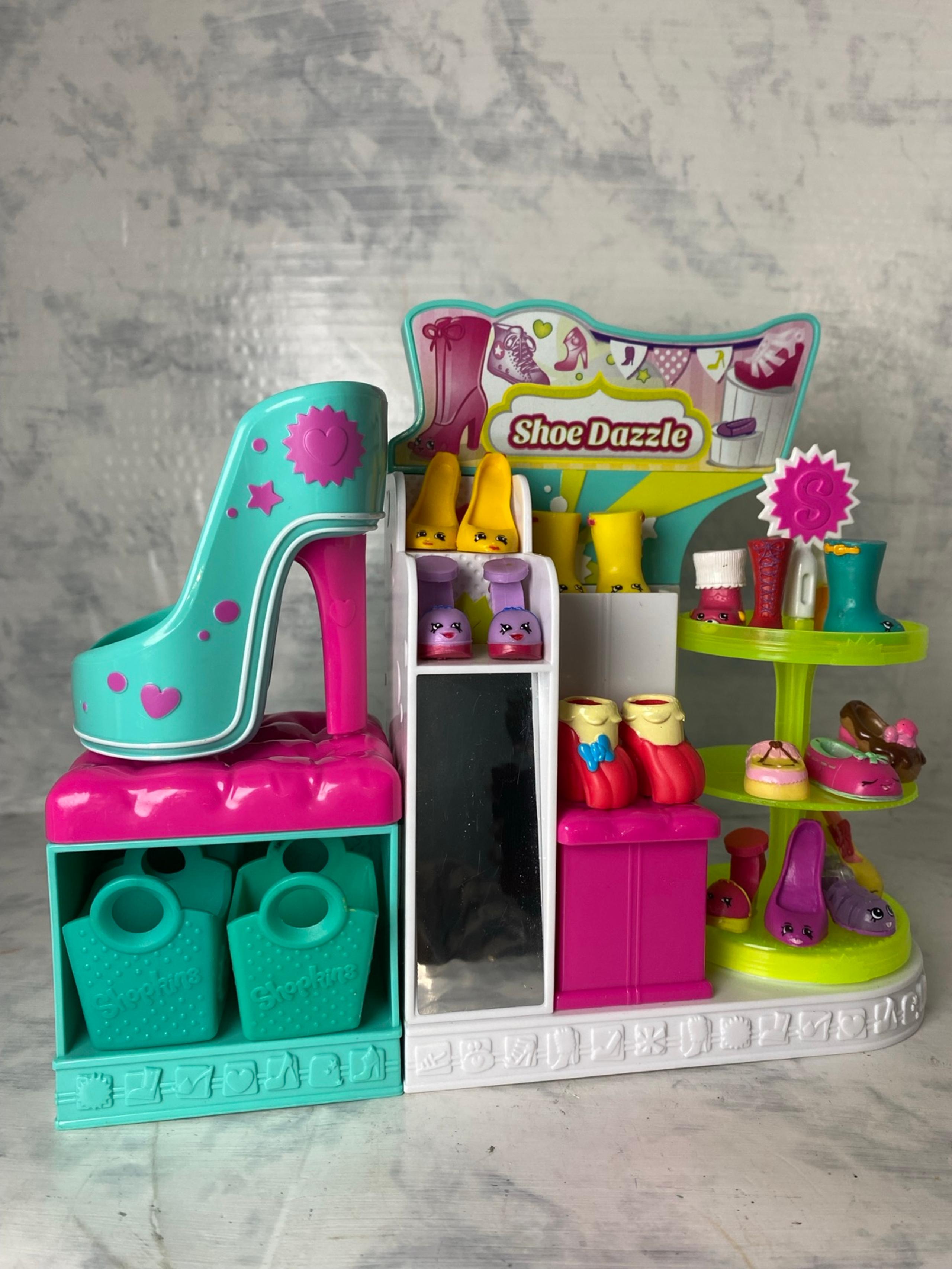 Shopkins Shoe Dazzle Playset Including 4 Matching Pairs and 11 Other Singles