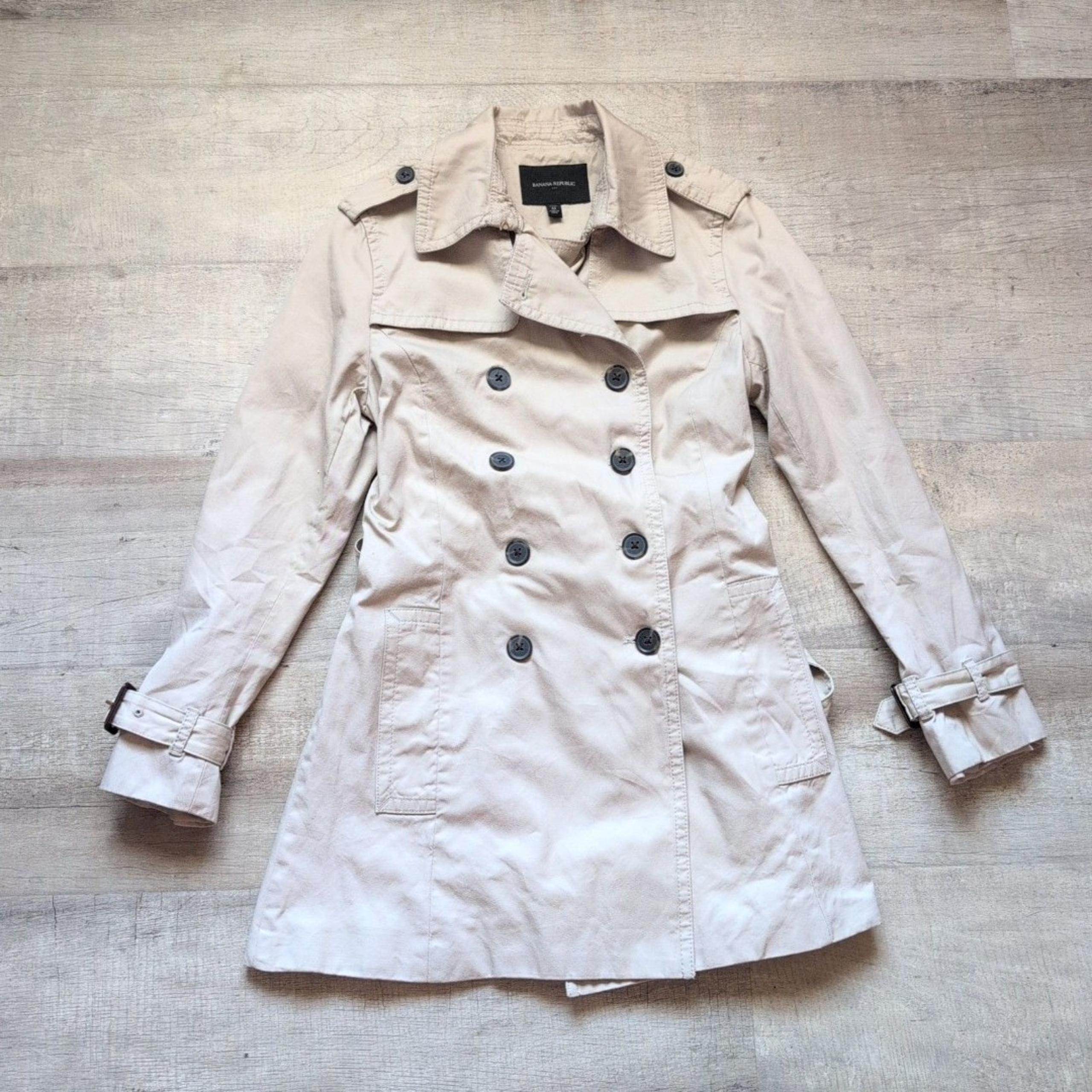 Banana Republic double breasted M trench coat Fully lined Excellent condition