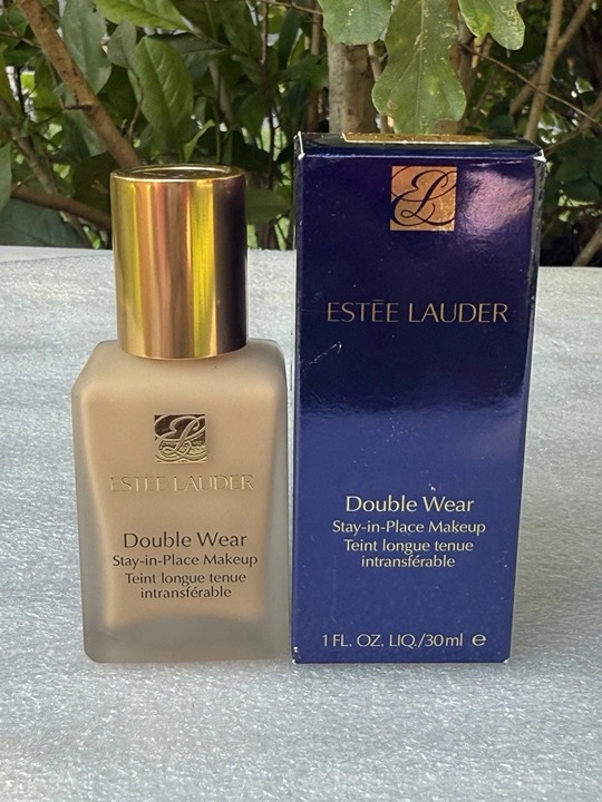 Estée Lauder Double Wear Foundation Cream - 1W1 Bone (1oz)