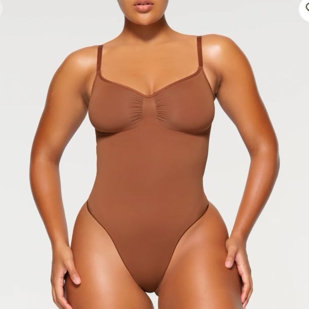 Skims seamless sculpt scoop neck bodysuit
