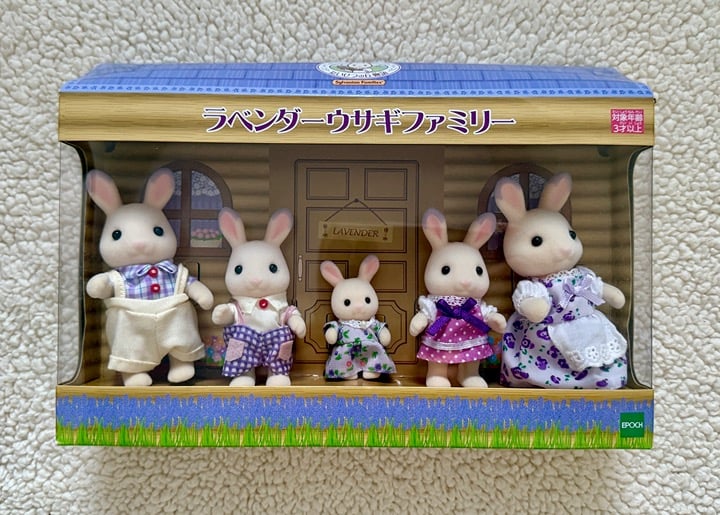 Sylvanian Families/Calico Critters Hokkaido Lavendar Rabbit Family (NIB)
