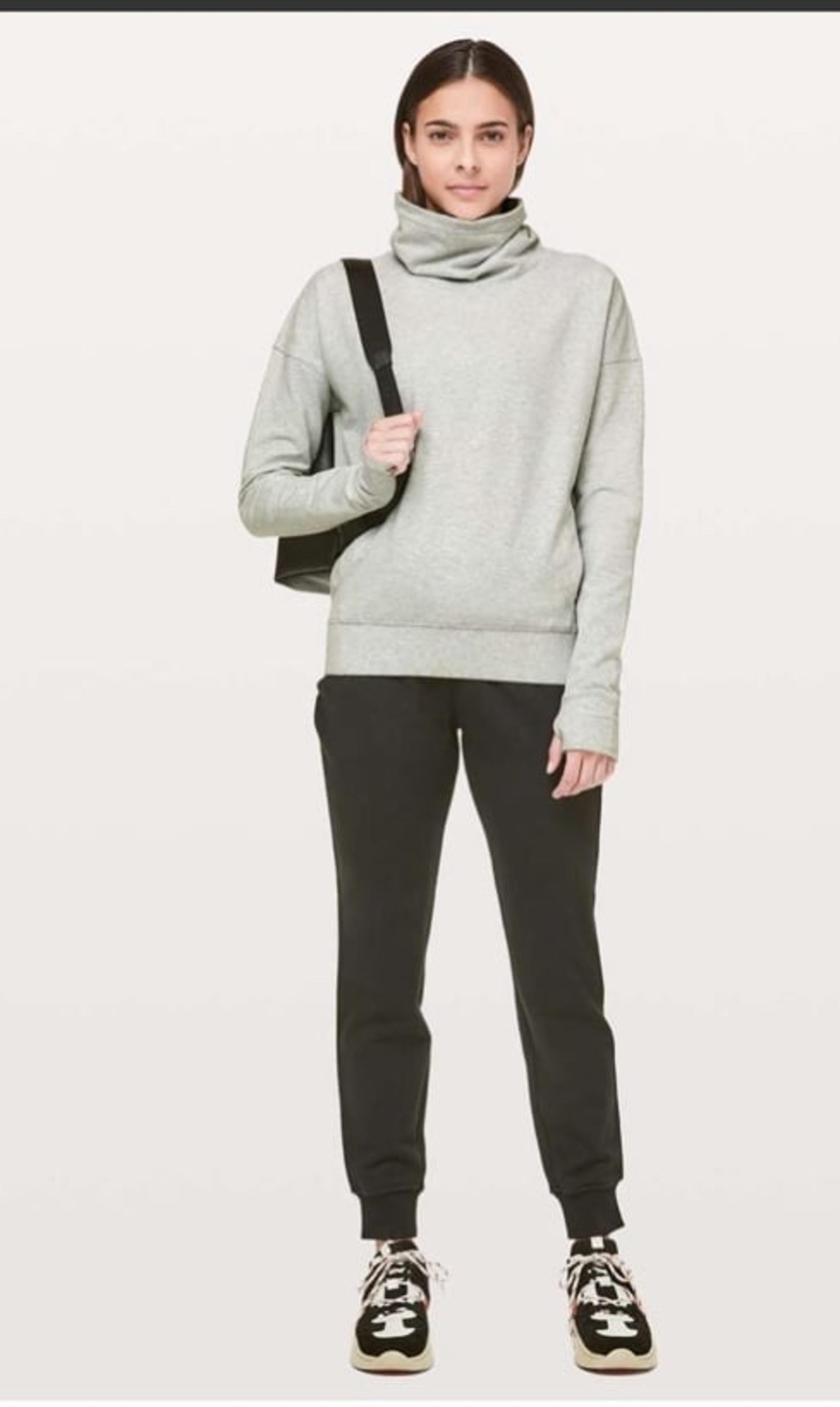 Lululemon Go Forward Pullover heathered Core Ultra Light Grey sweater sz 6