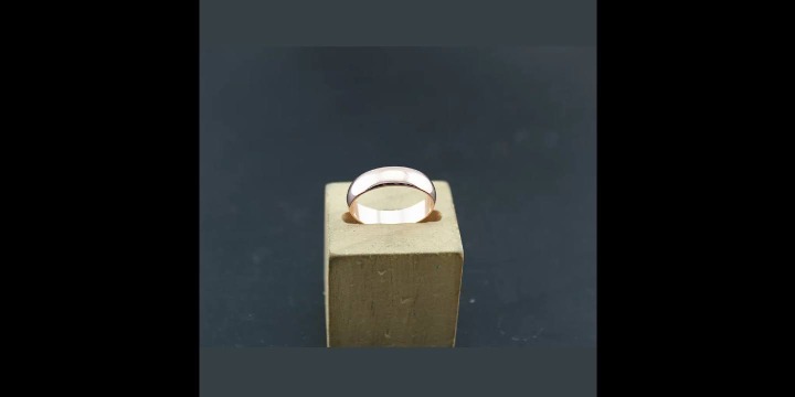 Beautyfull rose gold men wedding band jewelry