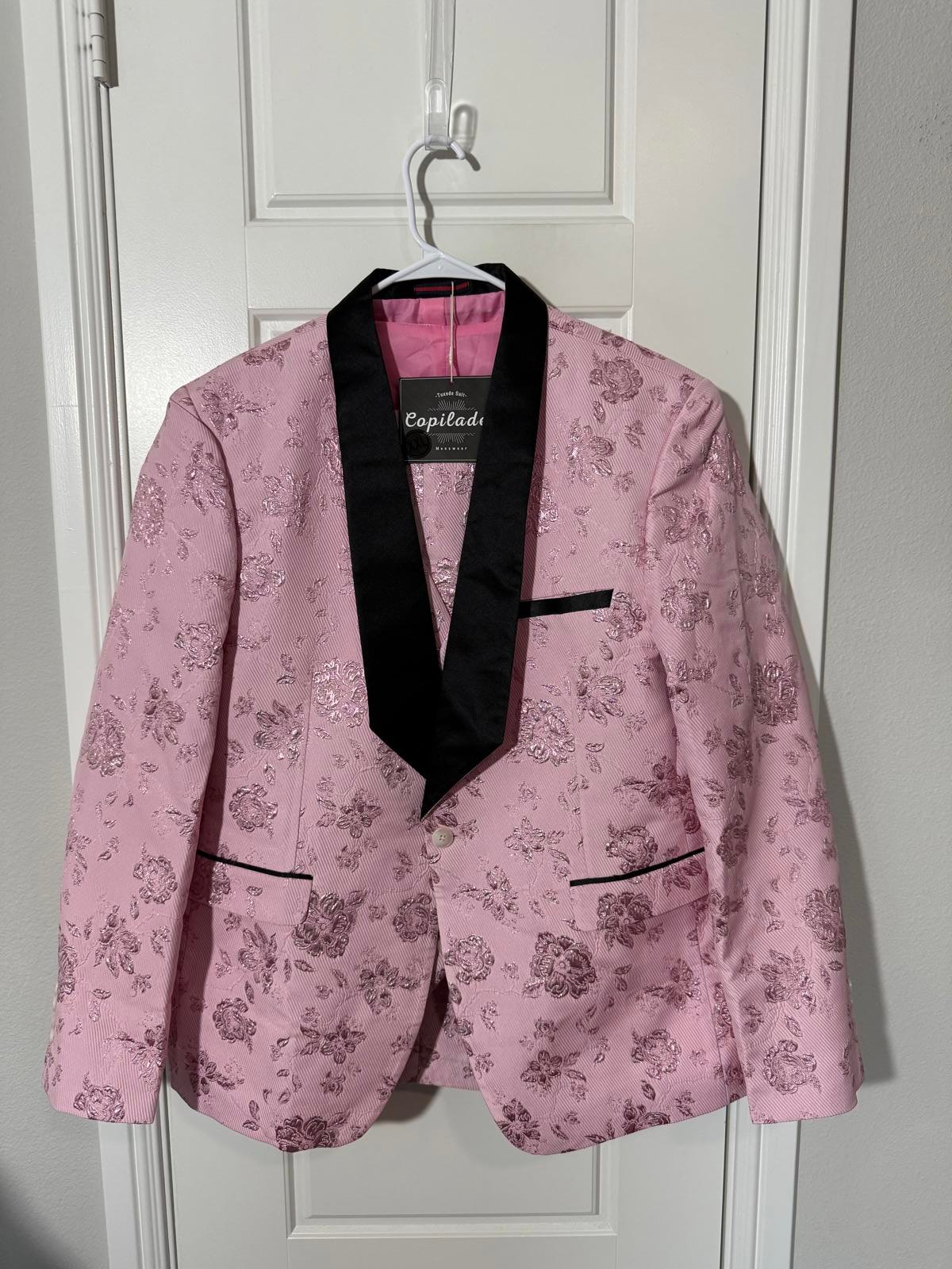 Suit for Men Size XXL Pink Embossed Roses 3 Pieces Tuxedo