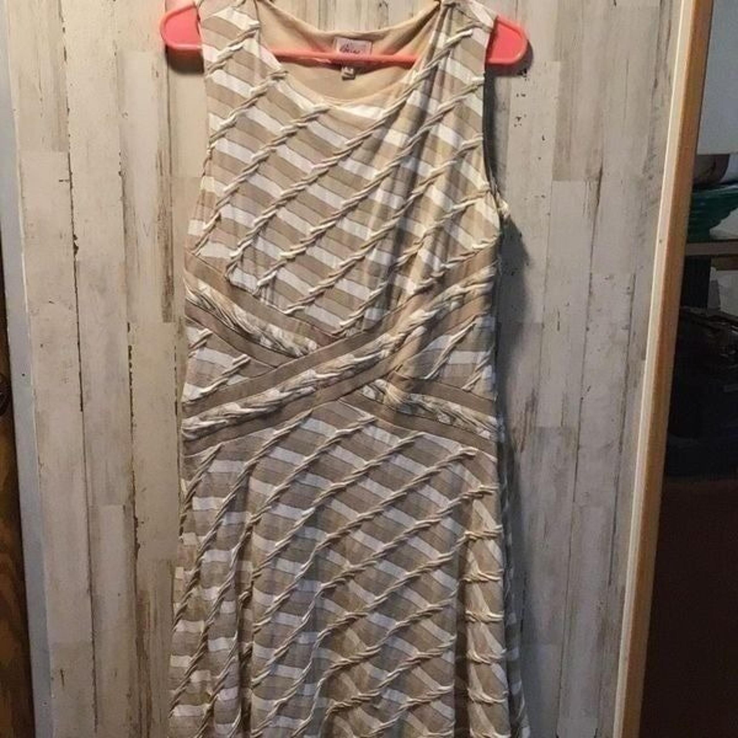 Beautifully pattern dress beige series by ECI size 12 pit to pit is 18 Length is