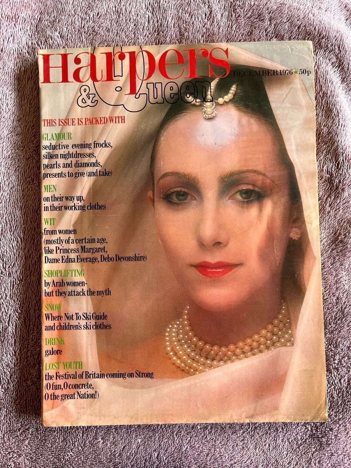 Harpers & Queen Fashion Magazine : Circa Dec. 1976 (GUCCI, CHANEL, etc.)