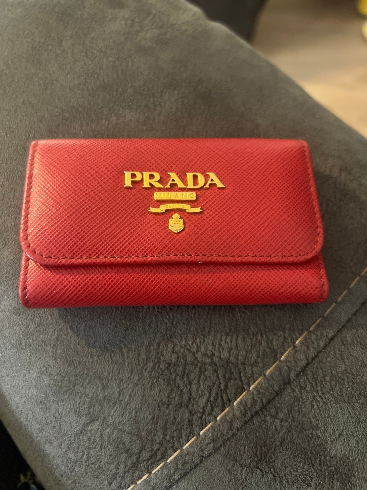 Beautiful Red Prada Key Cles without box