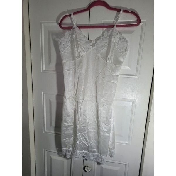 White long spaghetti strap slip Nwot size 36 lace up women