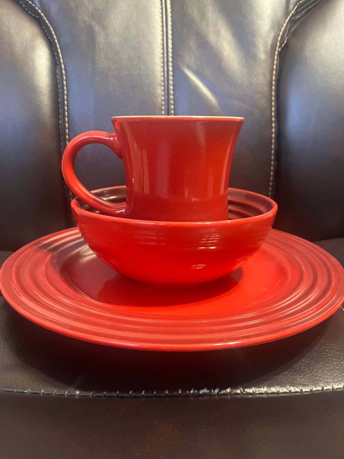 LeCreuset 16 Piece Dinnerware Set in Cerise Red