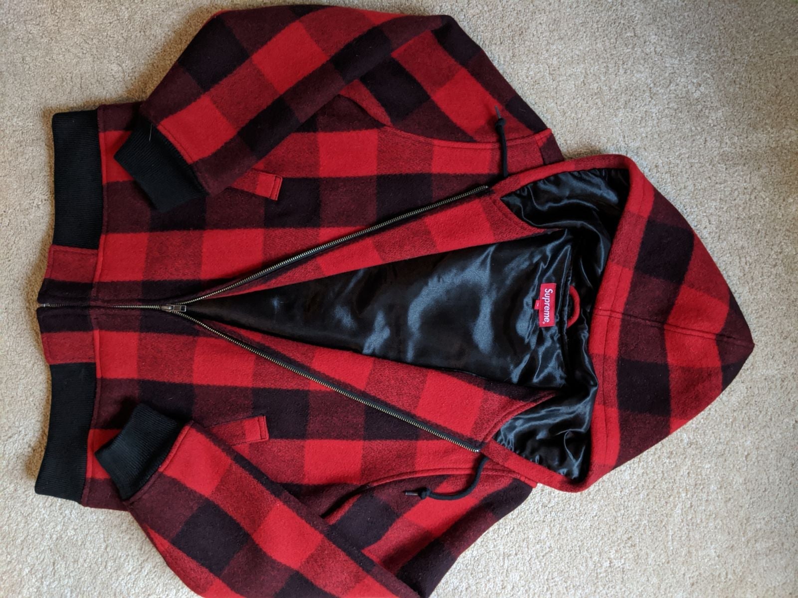 SUPREME coat