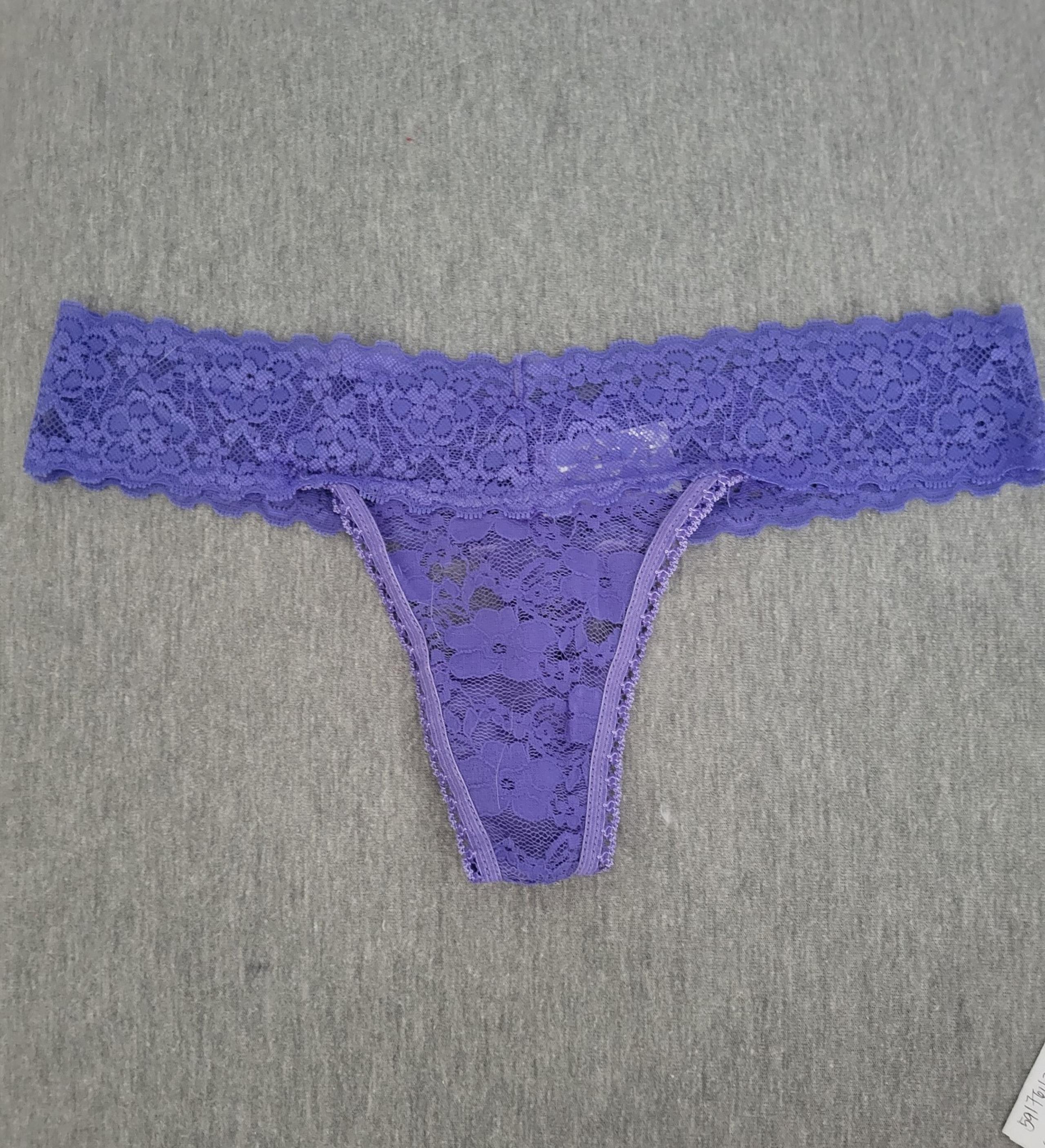 Jessica Simpson Lace Thong Panty (M)