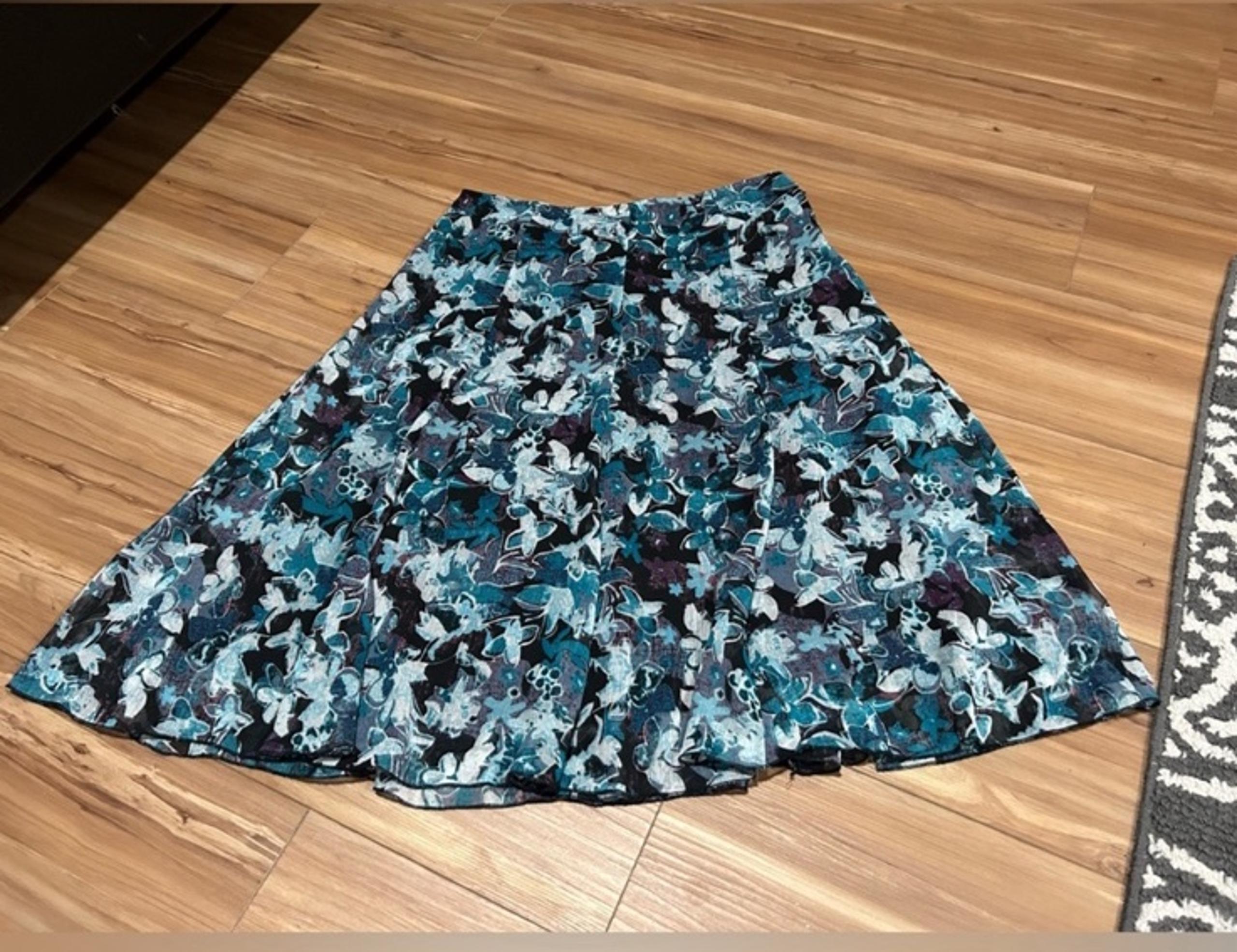Petite Sophisticate Blue Green A-Line Knee Length Y2K Floral Skirt Size 8P