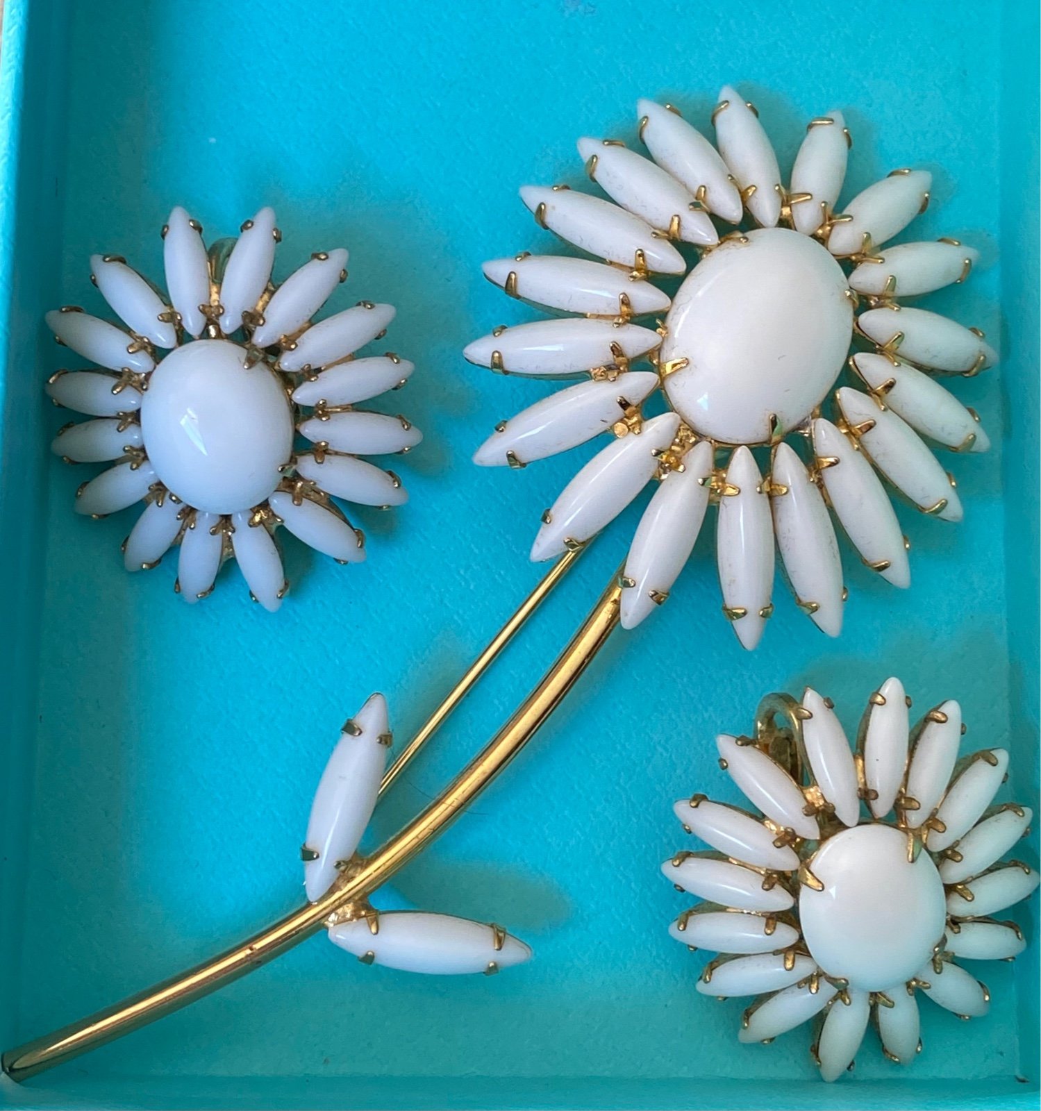 Vintage Napier White Milk Glass Rhinestone Daisy Flower pin Brooch & earrings