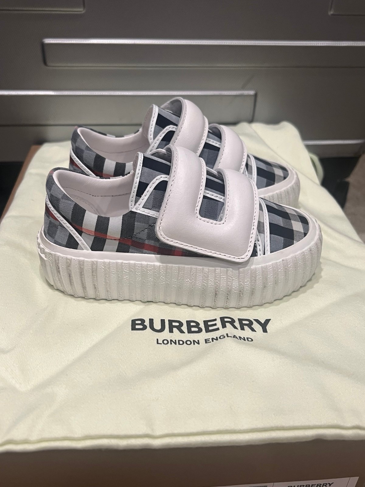 Burberry Toddler Sneaker EU 24