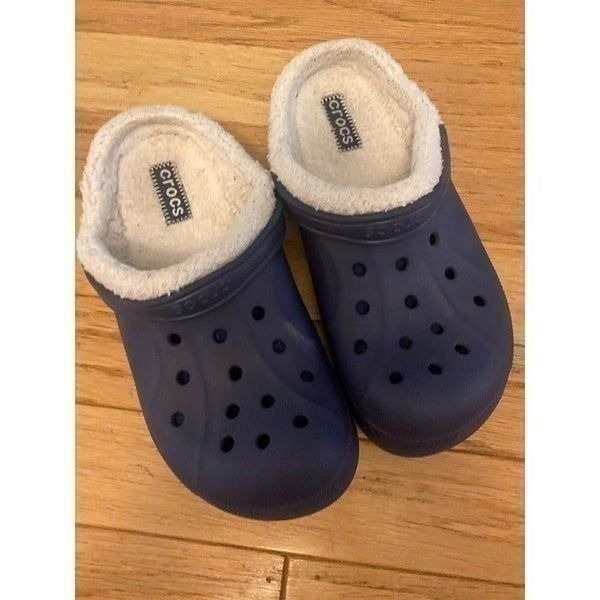 Crocs, unisex navy blue, fur lined classic slip on clogs M10 W12