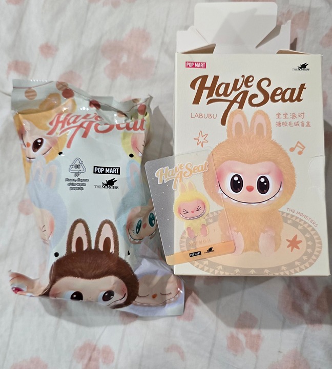 SISI - The Monsters Labubu Have A Seat by Pop Mart - Mindzai