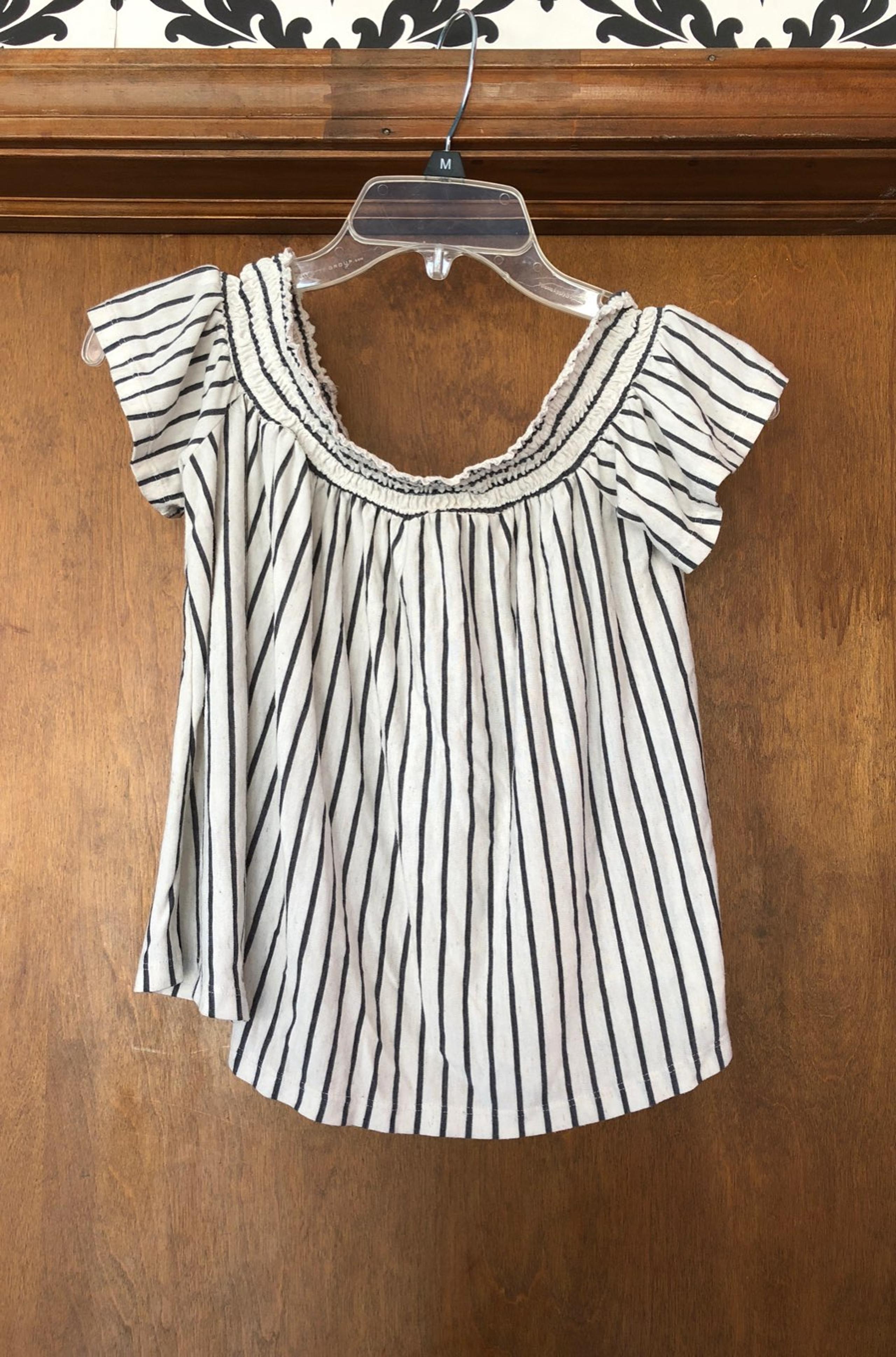 Top Off Shoulder American Eagle Size S