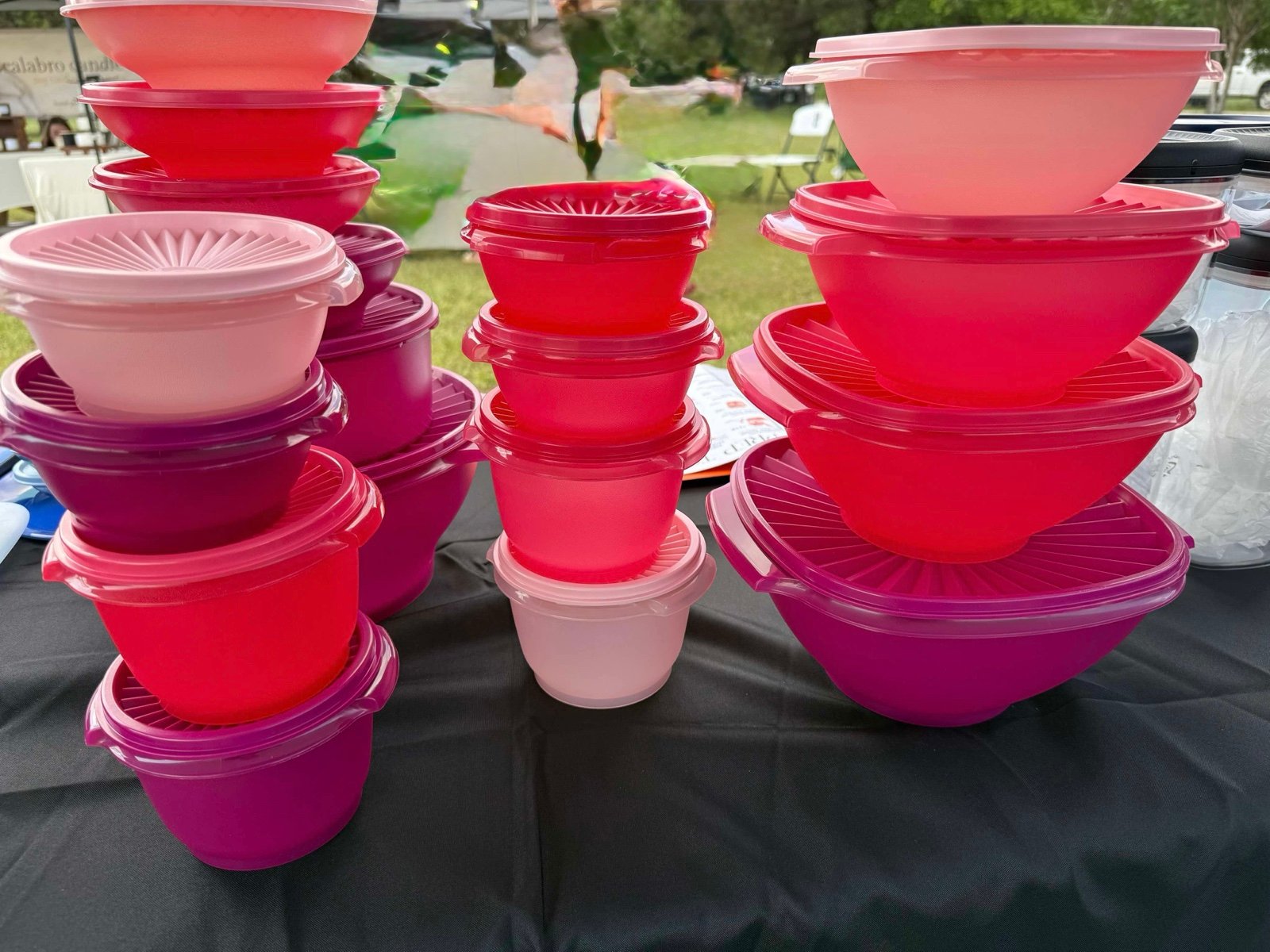 Tupperware servalier set