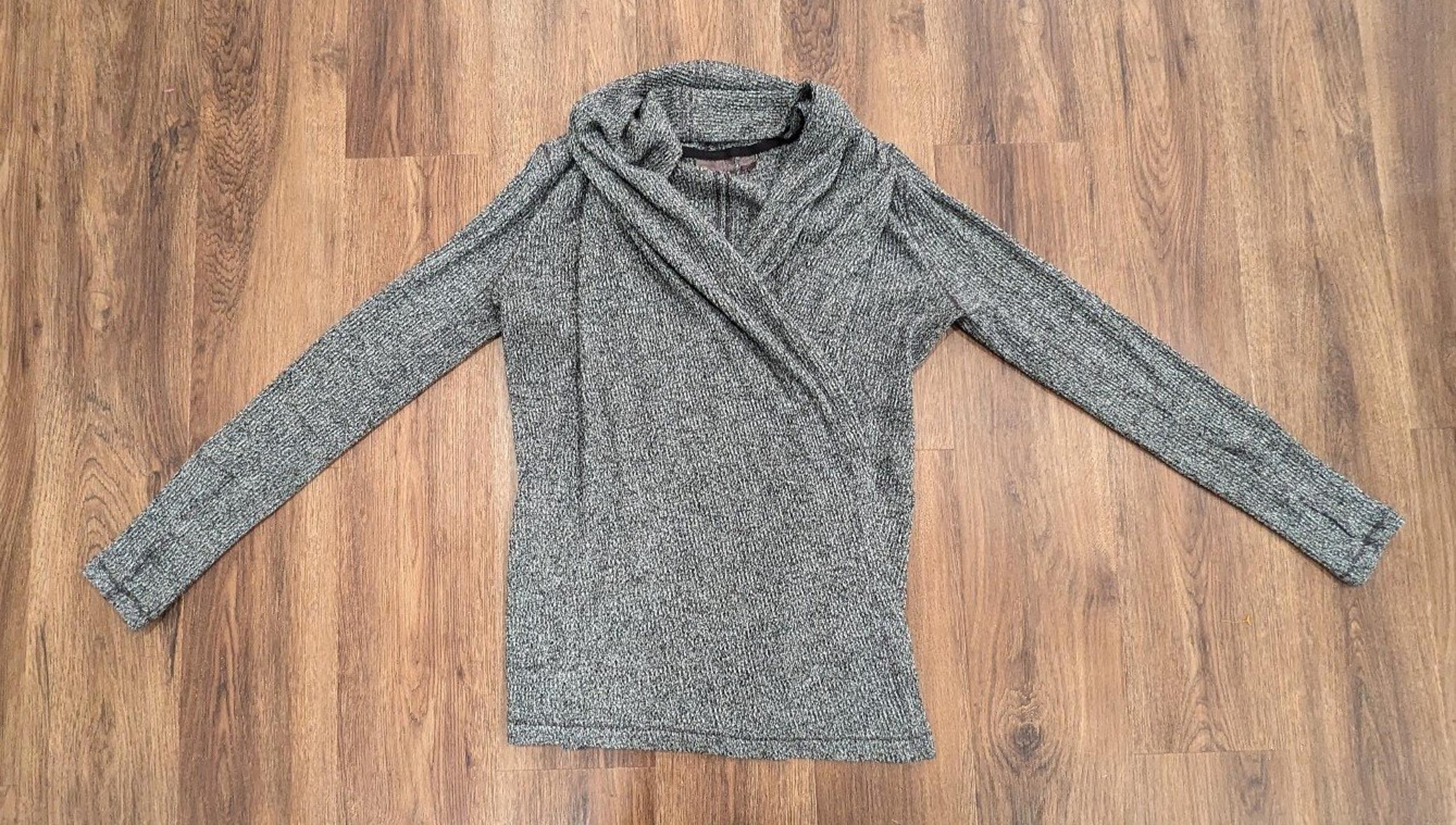 Women's zella size S cardigan w thumbholes