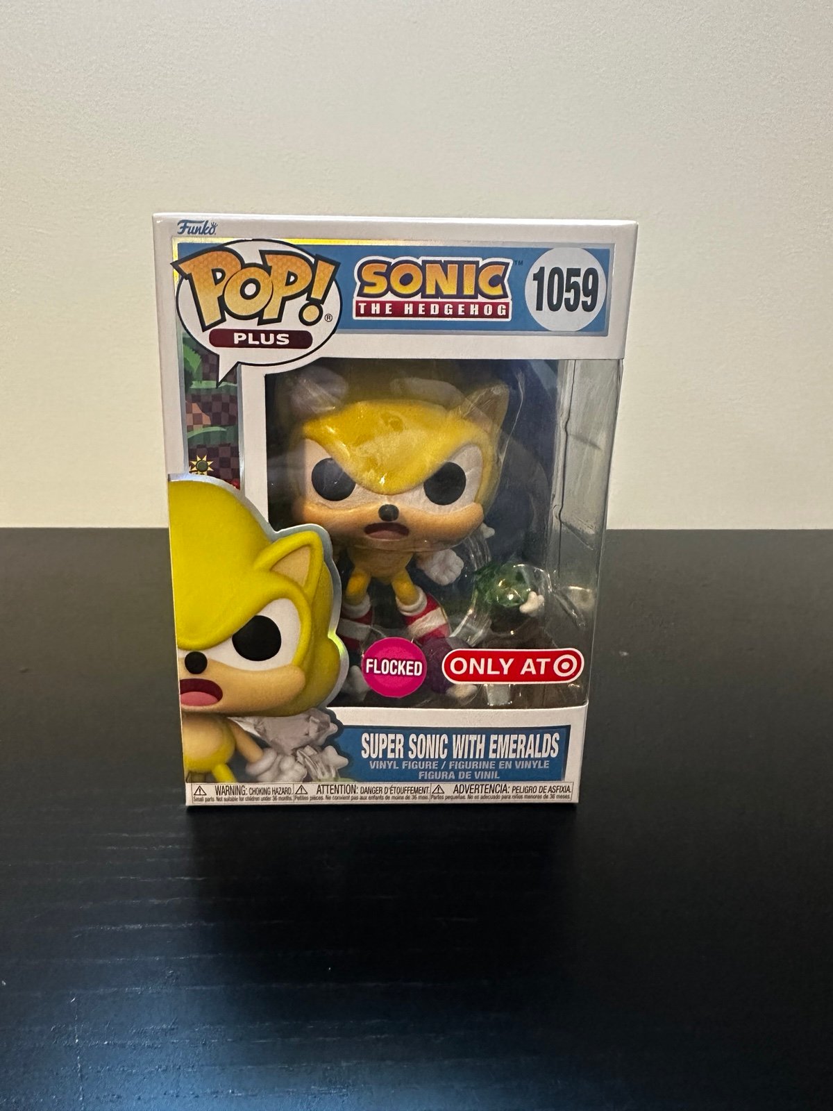 Super Sonic With Emeralds (flocked) 1059