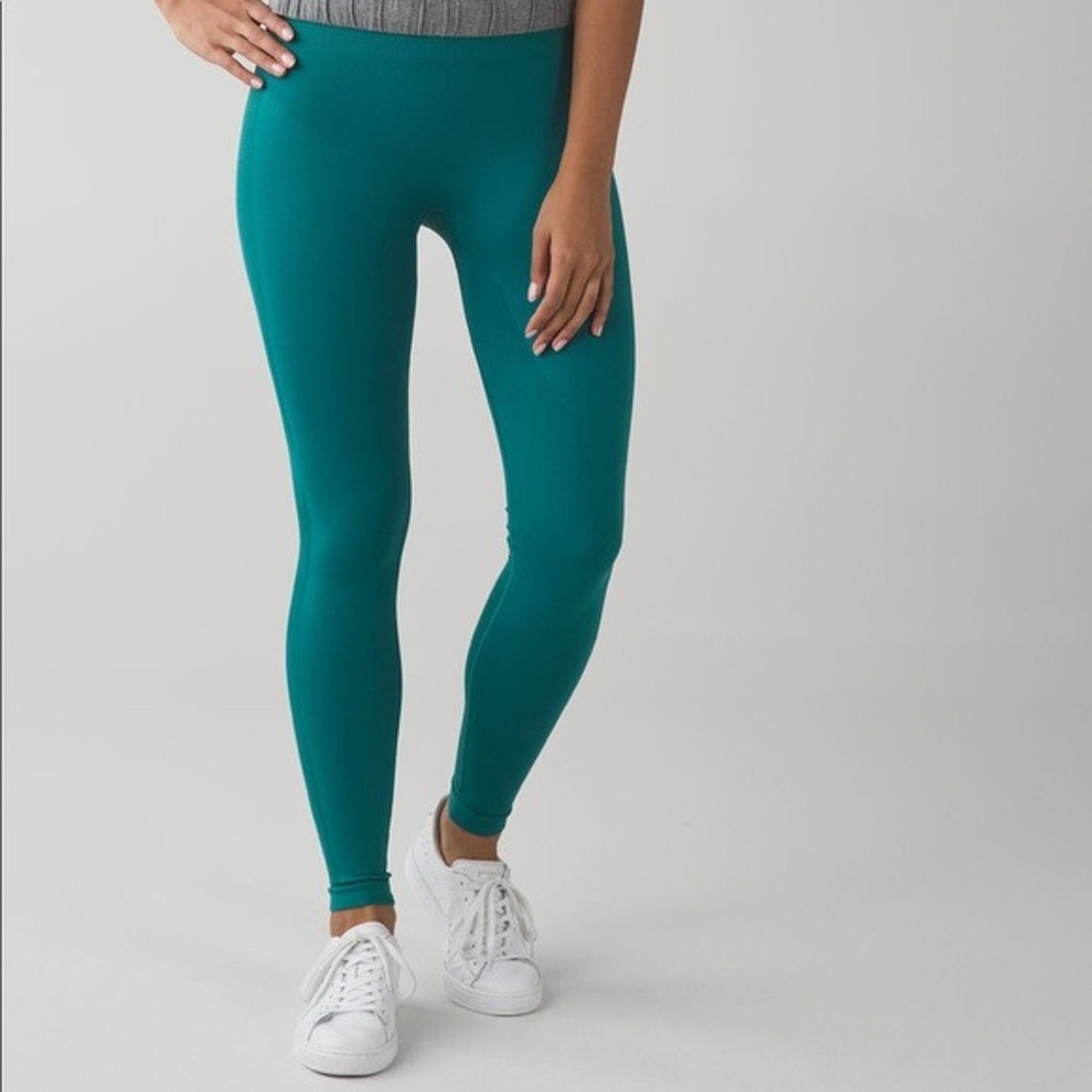 NEW Lululemon Aqua Zone In Crop 23'Size2