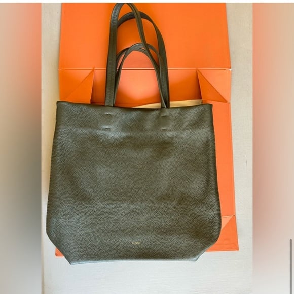 NWT Cuyana Tall Easy Tote Pebbled Leather in Dark Olive + Gift Box