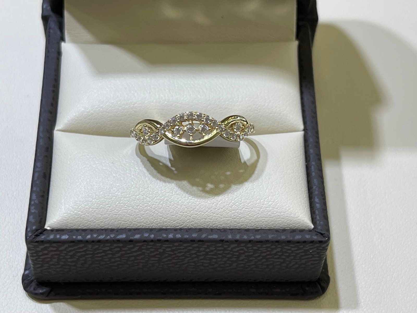 14 karat gold ring with stones
