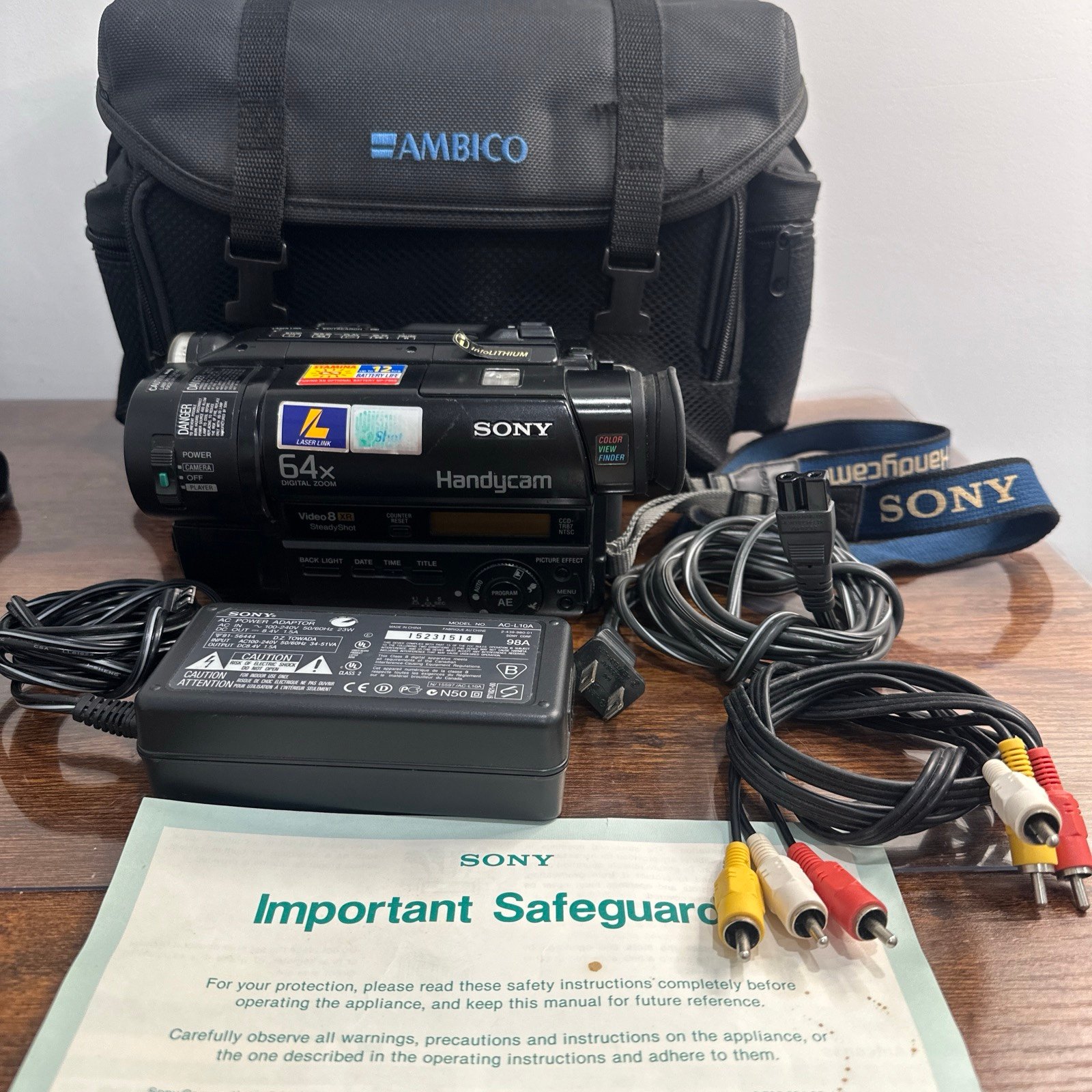 Sony Handycam CCD-TR67 Hi8 Video Camera - Working W/ Charger May Needs A Battery