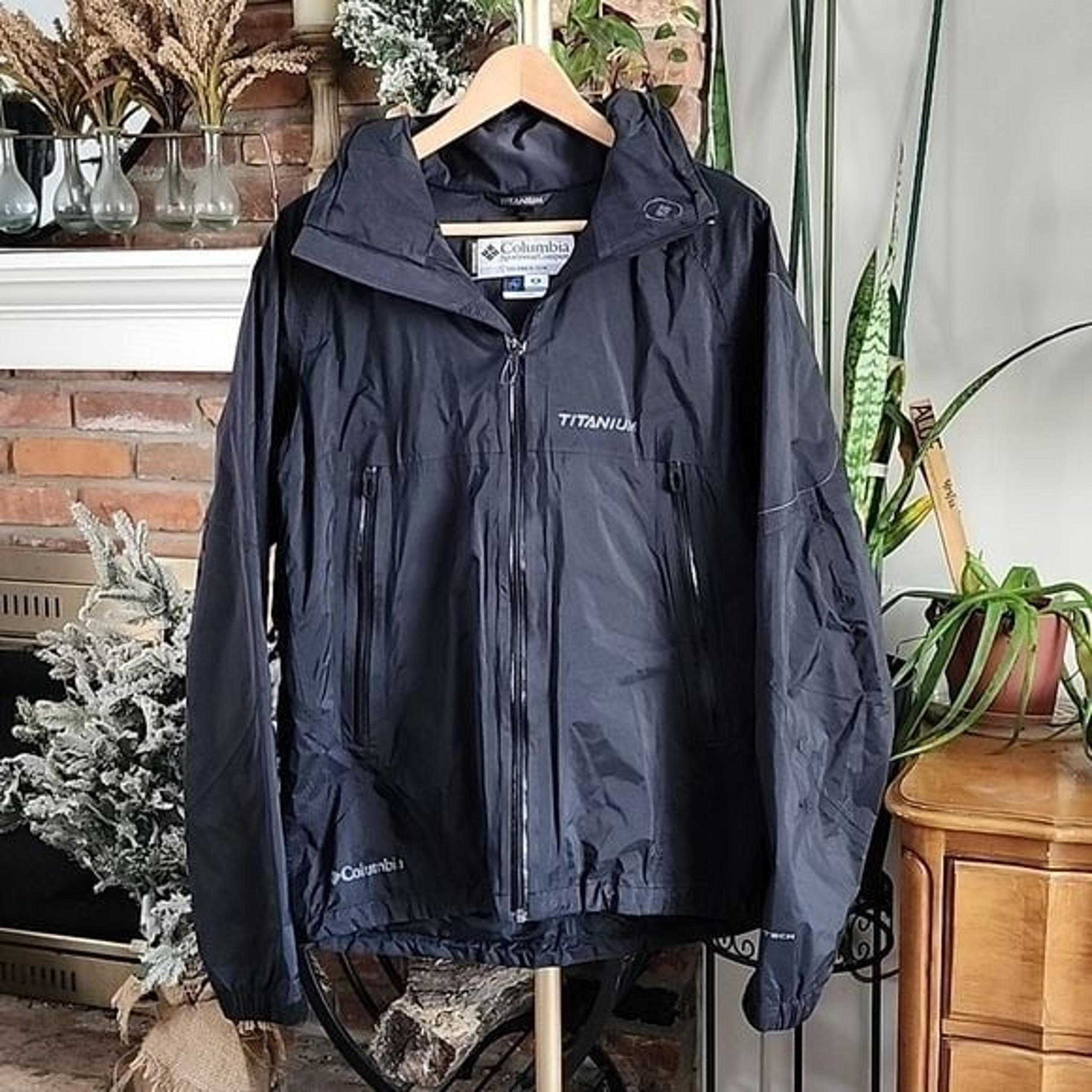 Mens Titanium Omni-Tech Waterproof Fullzip Hooded Jacket Black Sz M - Columbia