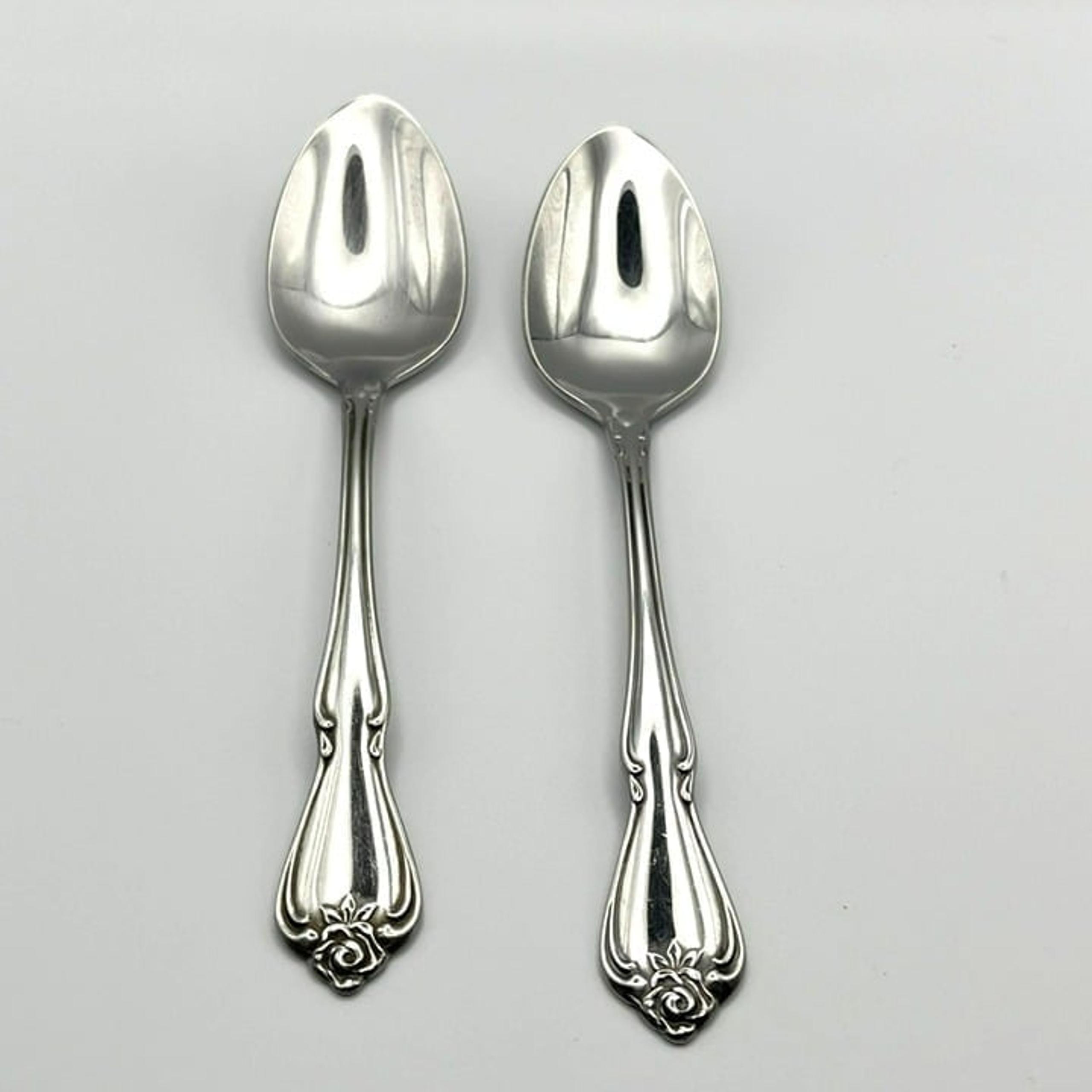 Oneida ARBOR ROSE TRUE ROSE 1881 Rogers Stainless Flatware TWO Teaspoons Spoons