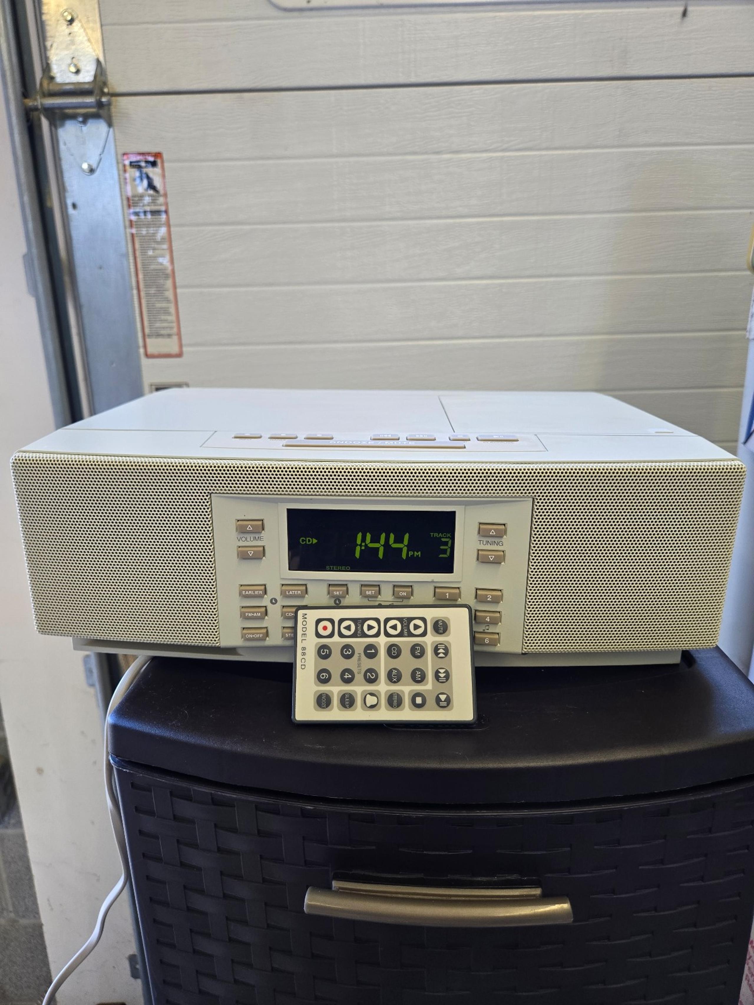 Cambridge Soundworks Model 88CD by Henry Kloss AM/FM CD Player TESTED WORKS!