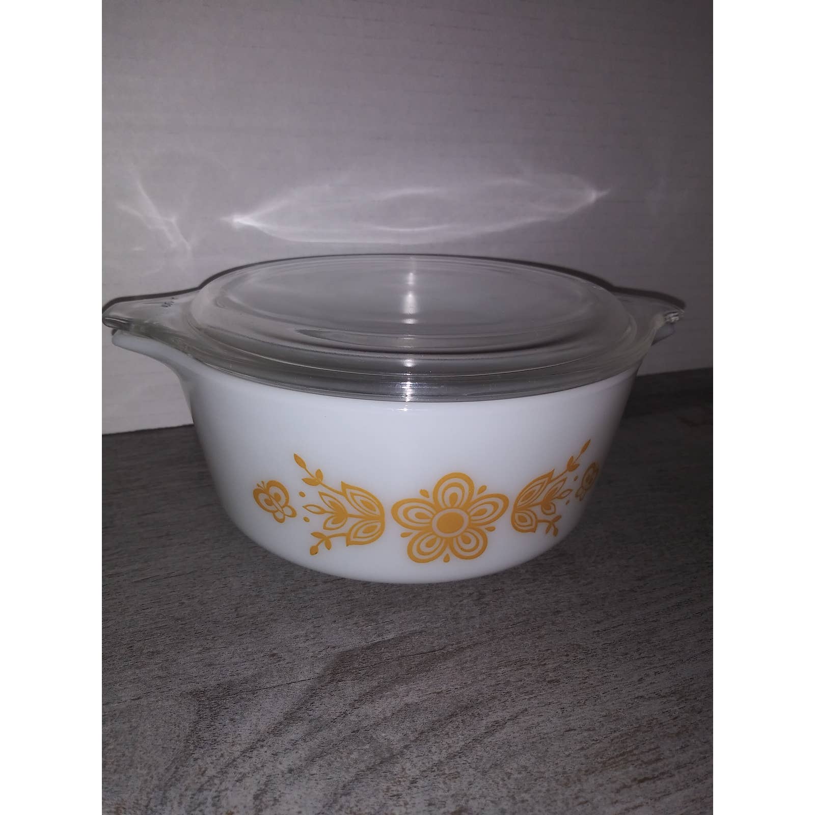 Pyrex Butterfly Gold 472-B Casserole Dish Corelle CorningWare With lid