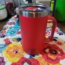 Yeti Limited Edition Rescue Red 24oz mug with Matching Magslider