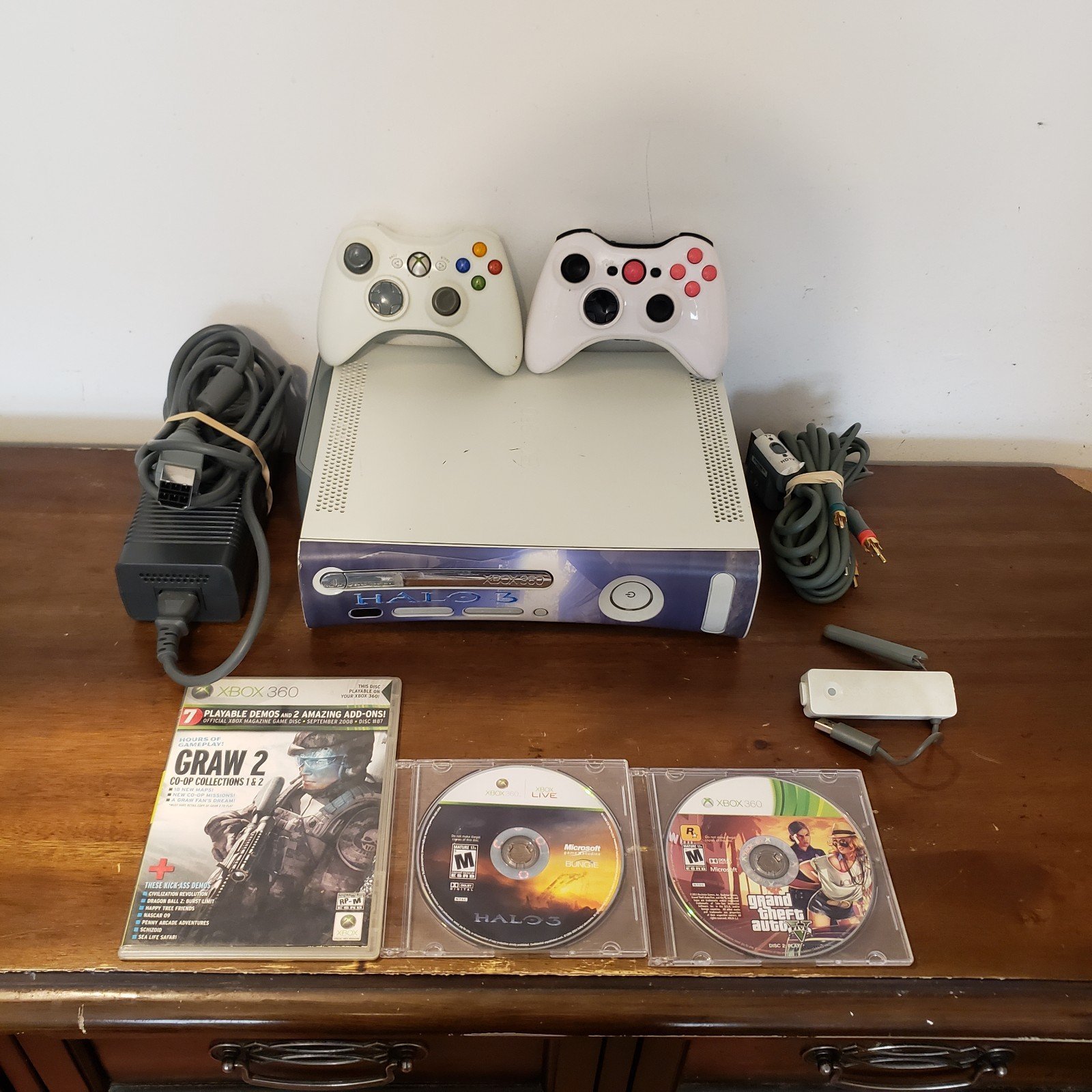Microsoft Xbox 360 White Console Bundle